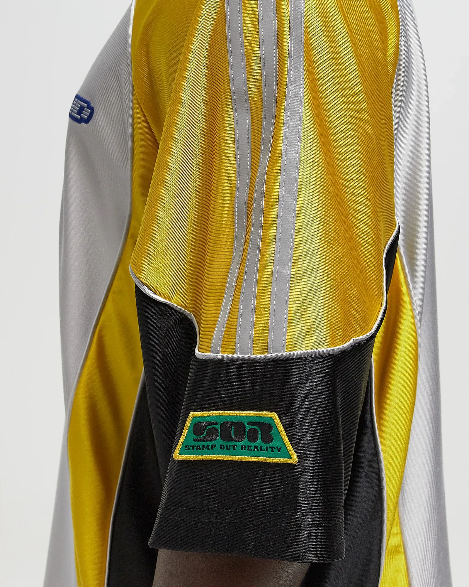 949494_Brain-Dead-x-adidas-Jersey_SILVER-METALLIC_JY7960_img2