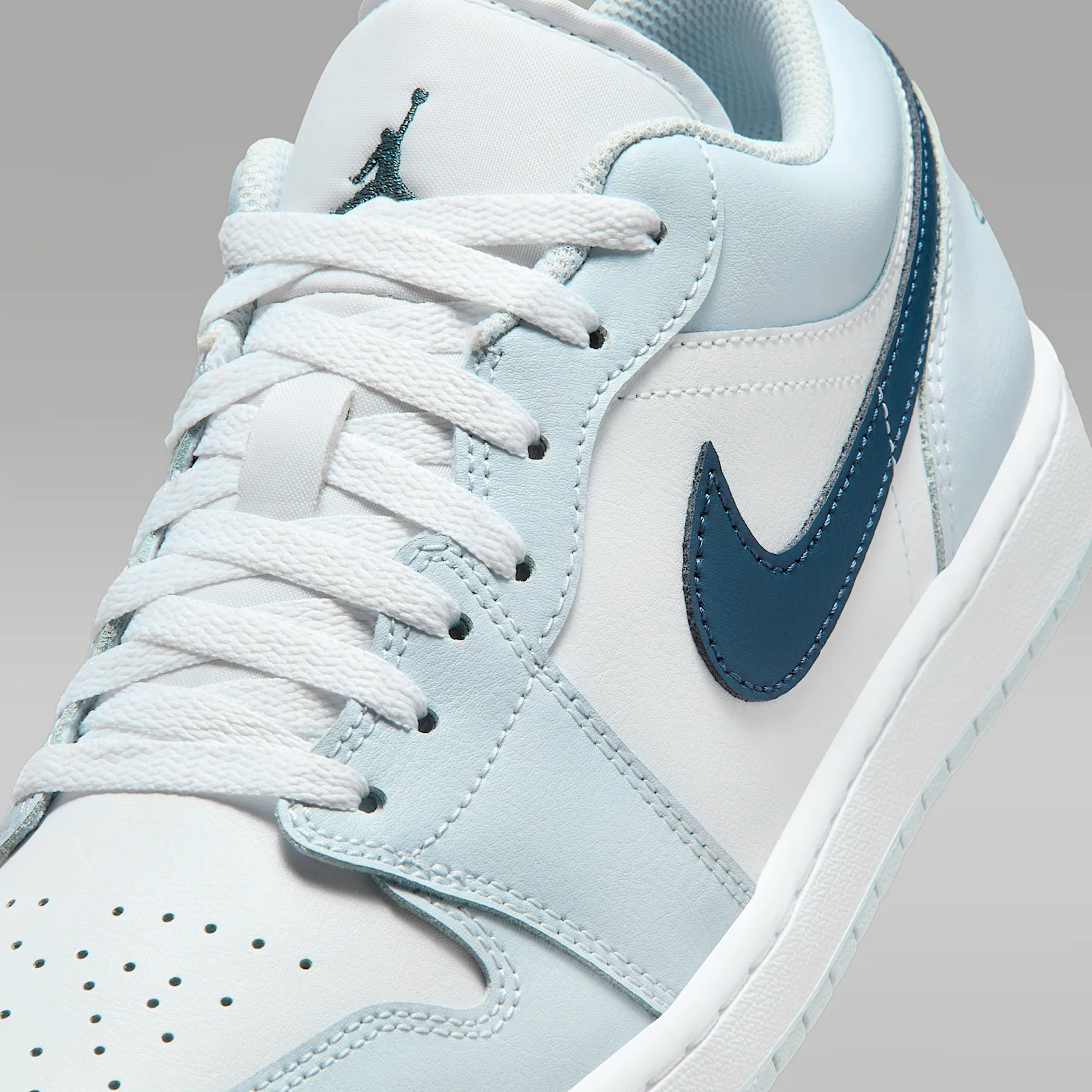 C1CFD3_Air-Jordan-1-Low_SQUADRON-BLUE_553558-400_img6