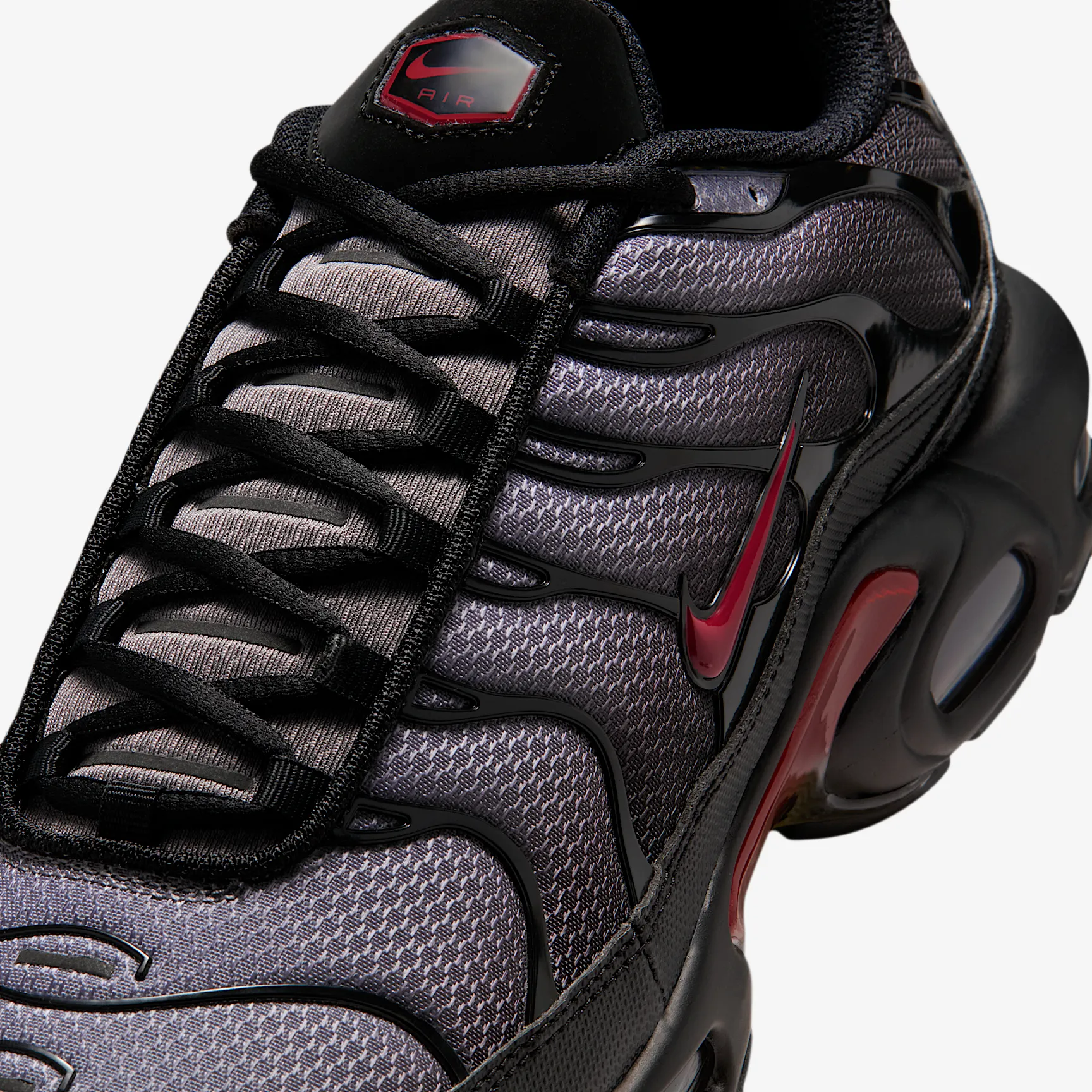 1B1B1D_Nike-Air-Max-Plus_BLACK-TEAM-CRIMSON_DM0032-032_img6