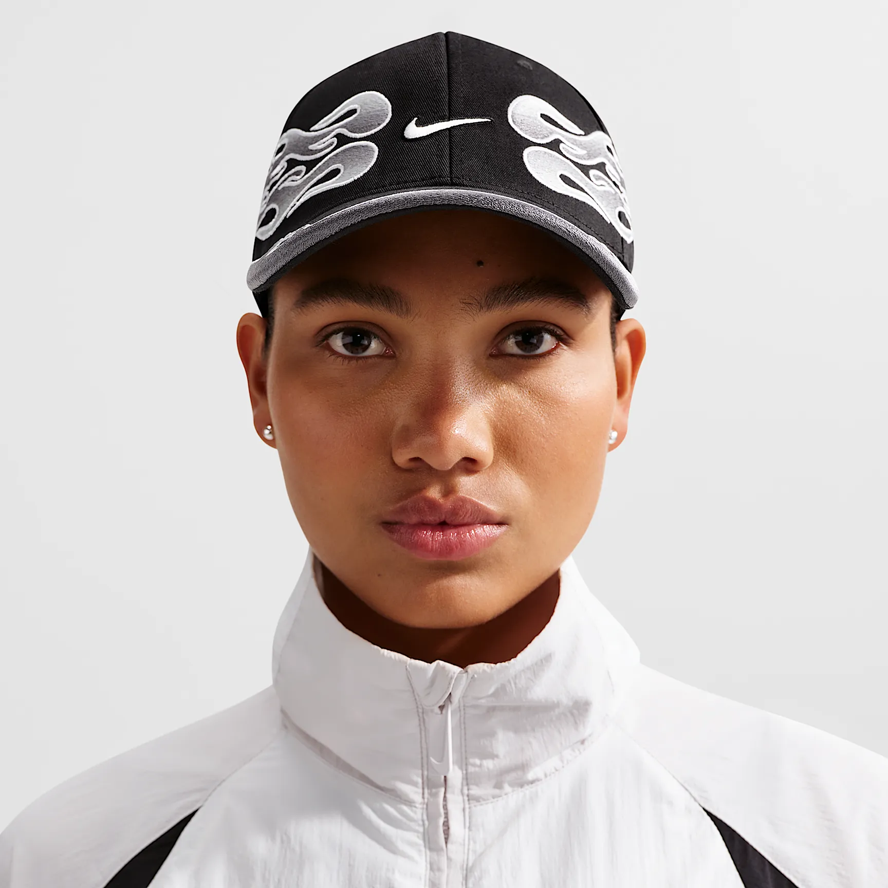 000000_Nike-Club-Structured-OG-Flame-Cap_BLACK_IH9258-010_img0