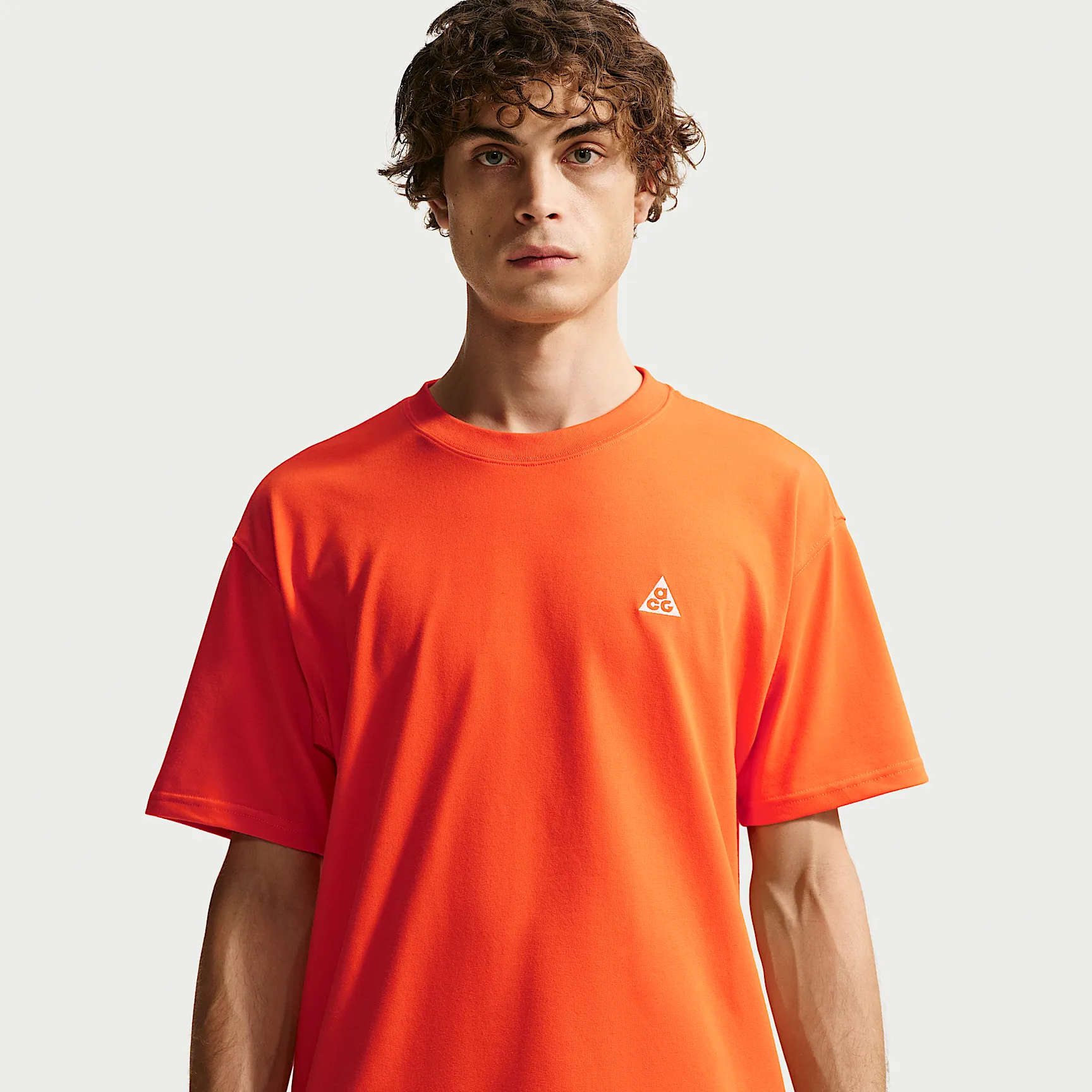 F8502B_Nike-ACG-T-Shirt_SAFETY-ORANGE_DC5356-819_img0