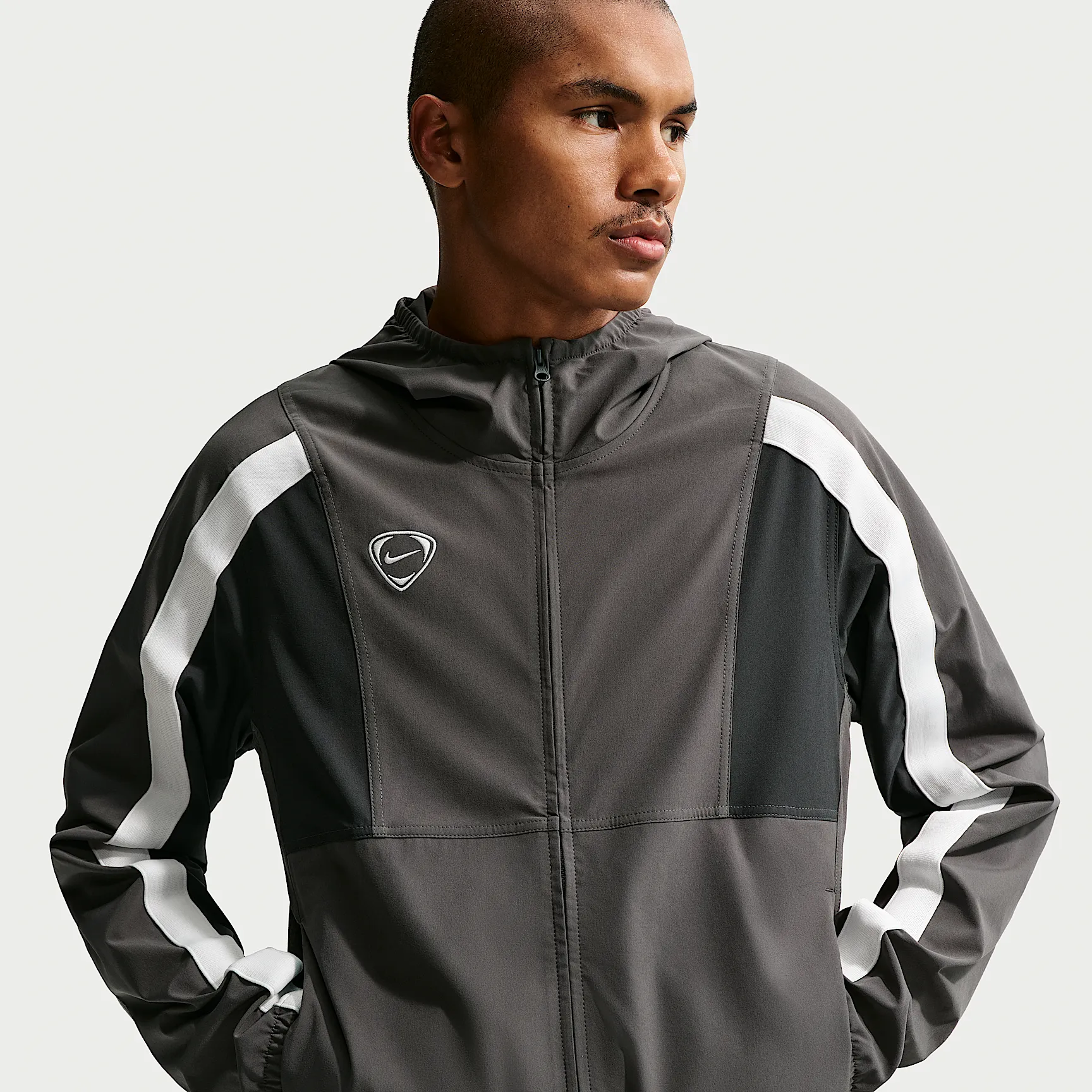 585453_Nike-Energy-Repel-Football-Woven-Jacket_MEDIUM-ASH_IF1528-254_img0