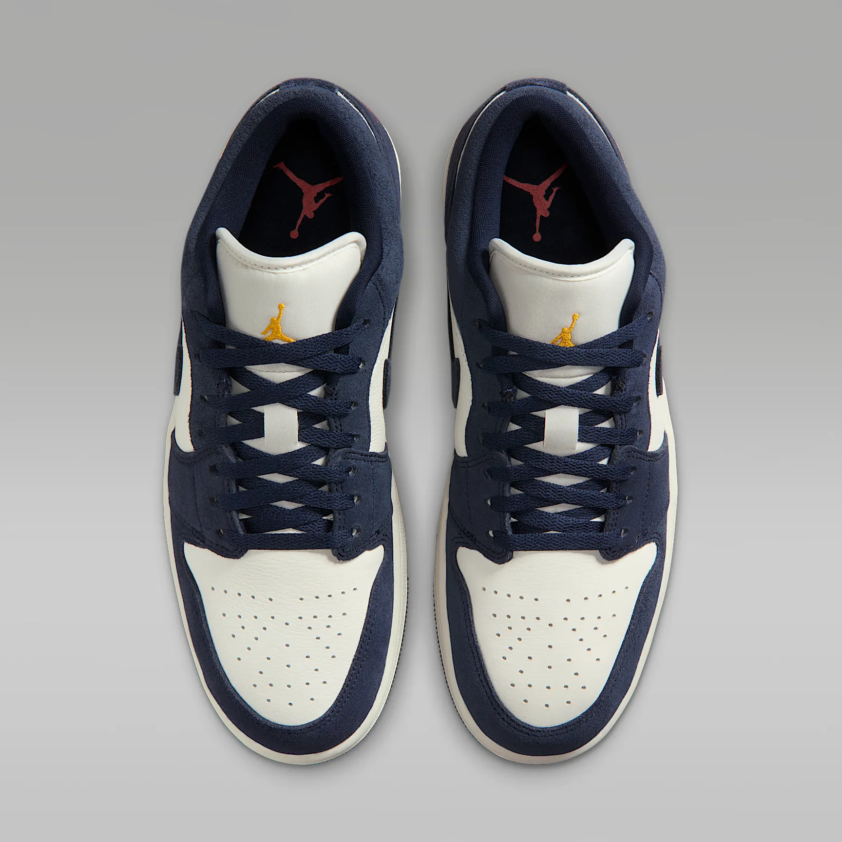 2C3242_Air-Jordan-1-Low-SE_OBSIDIAN_IO7448-400_img3