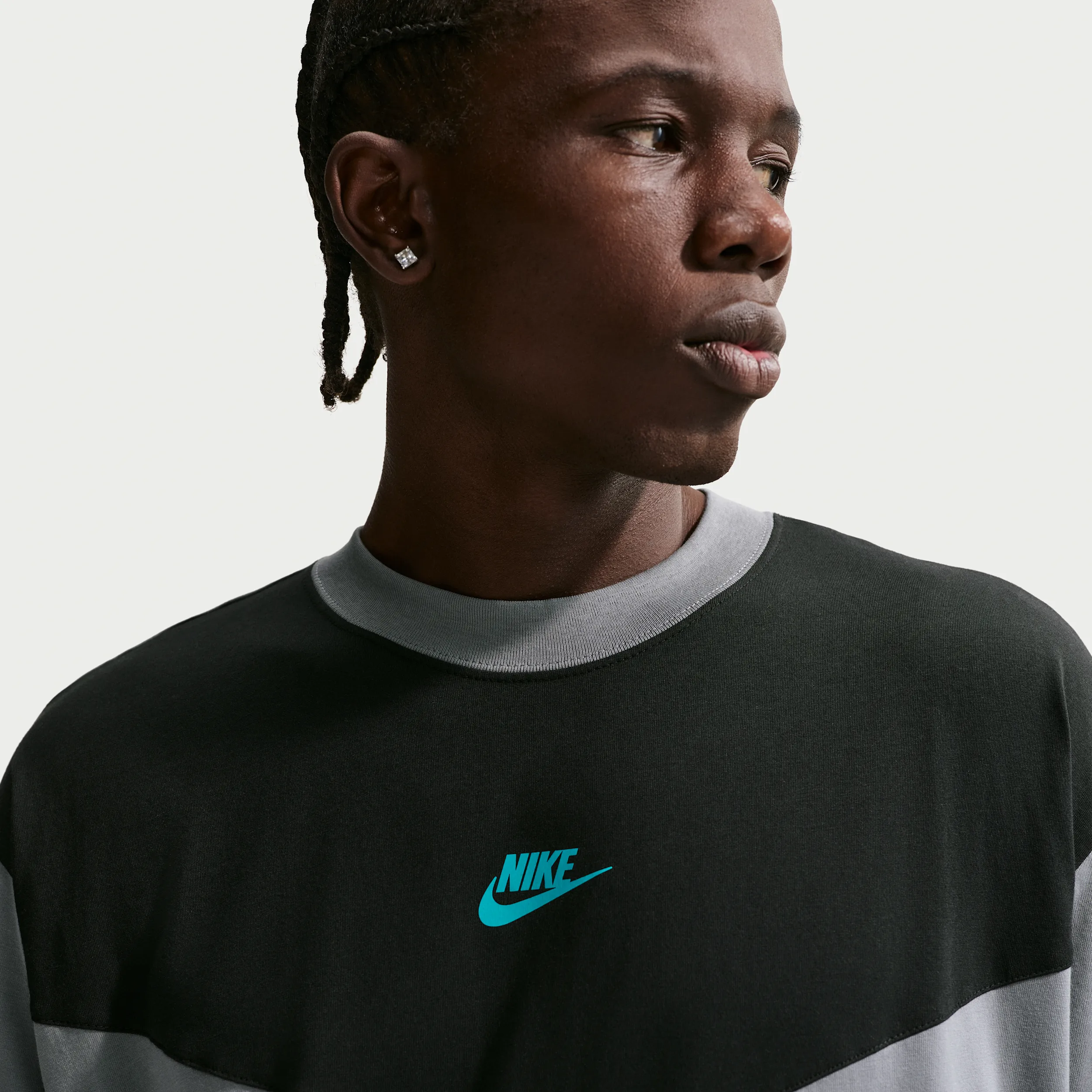 1F1F1F_Nike-Sportswear-T-Shirt_COOL-GREY-BLACK_IH4301-011_img3