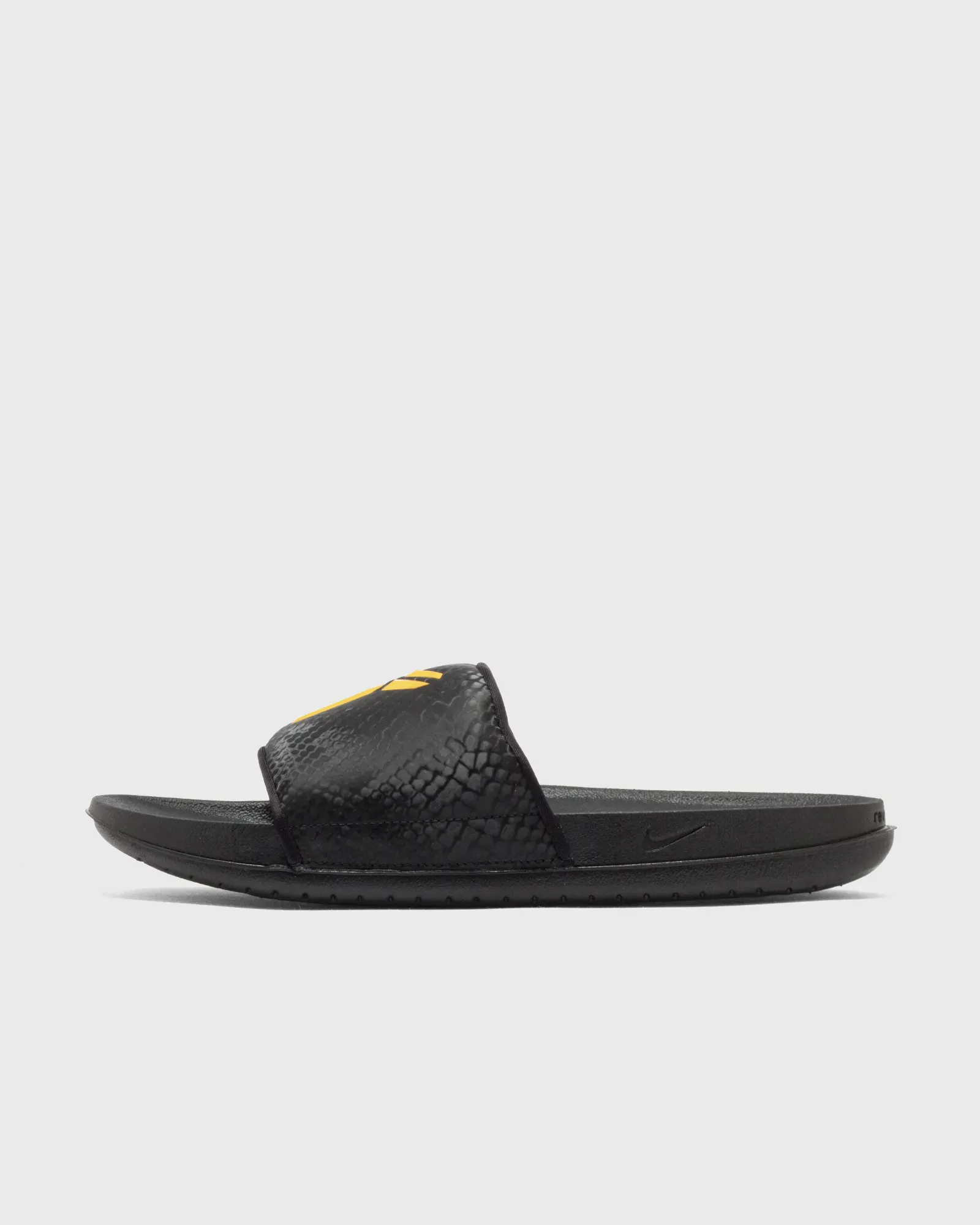 000000_Nike-Kobe-Offcourt-Slide_BLACK-UNIVERSITY-GOLD_IF2870-003_img0