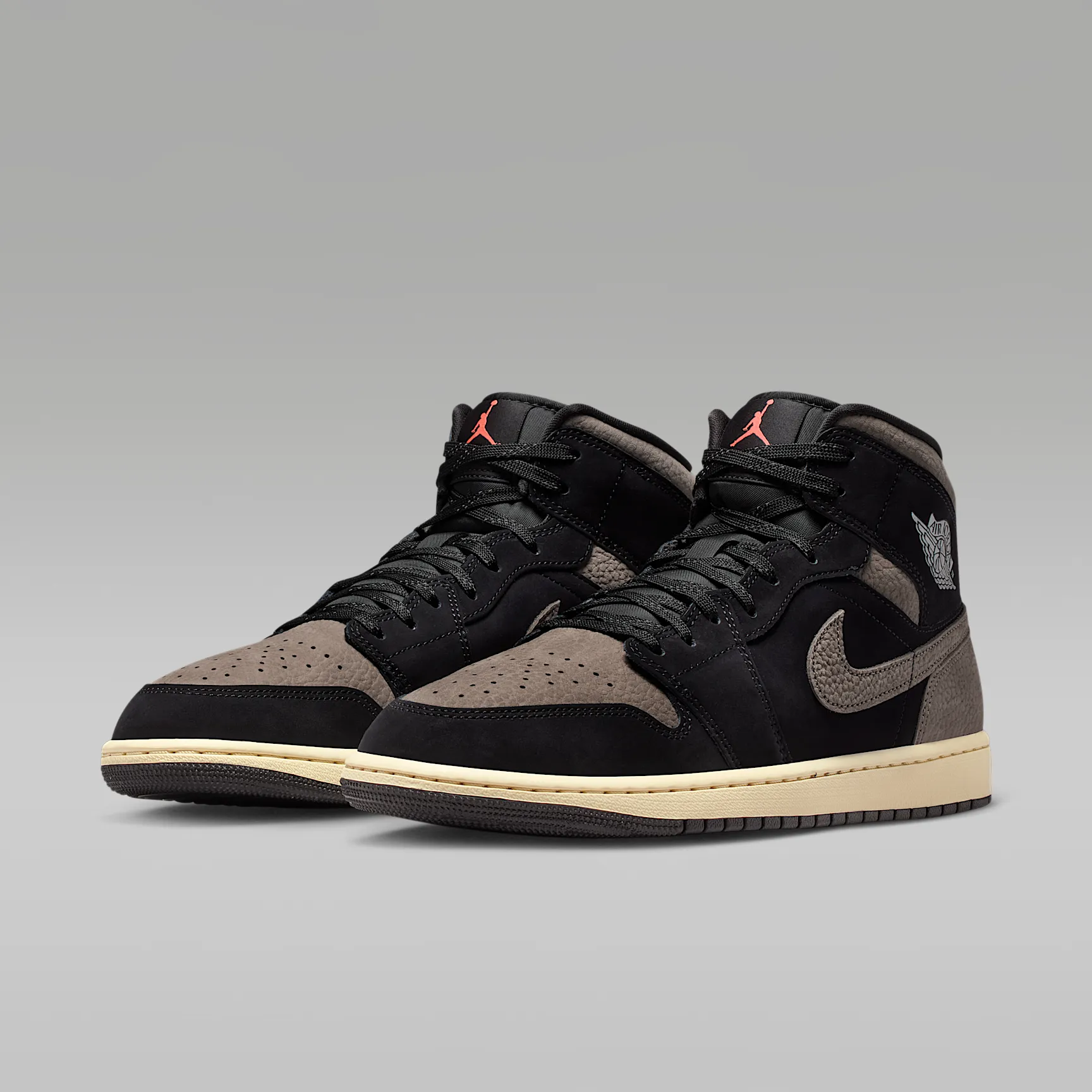 7A6F65_Air-Jordan-1-Mid-SE_BLACK-LIGHT-WILD_IB7110-002_img4
