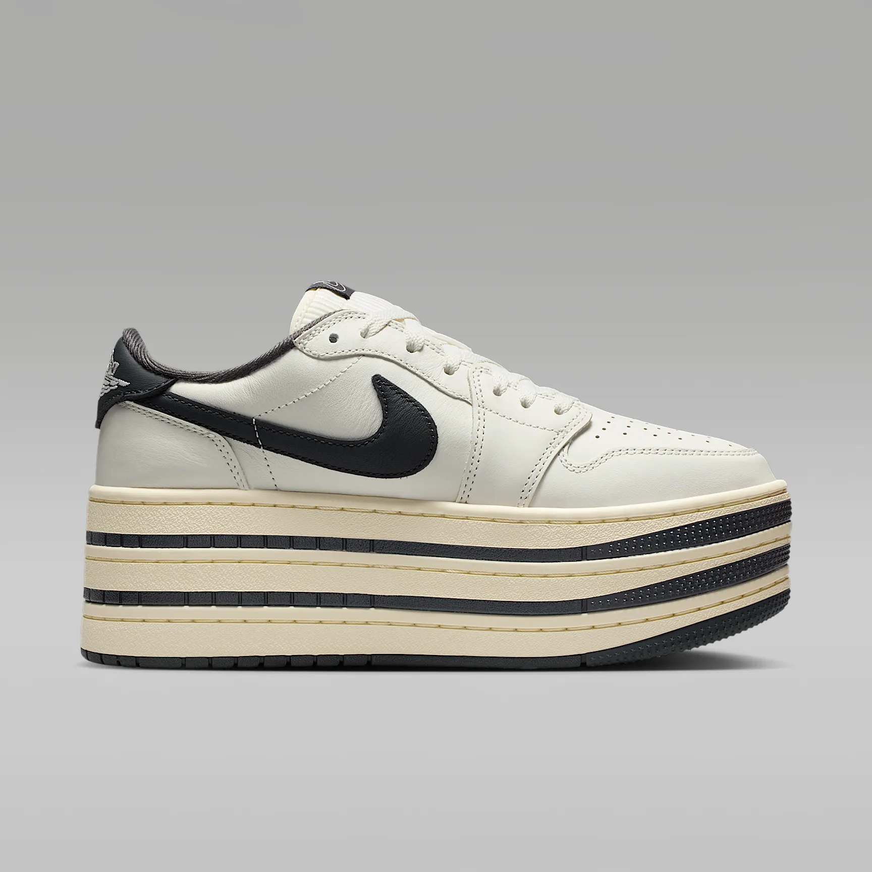 D8D7CD_Air-Jordan1-Triple-Stack-WMNS_SAIL_HV8288-100_img2