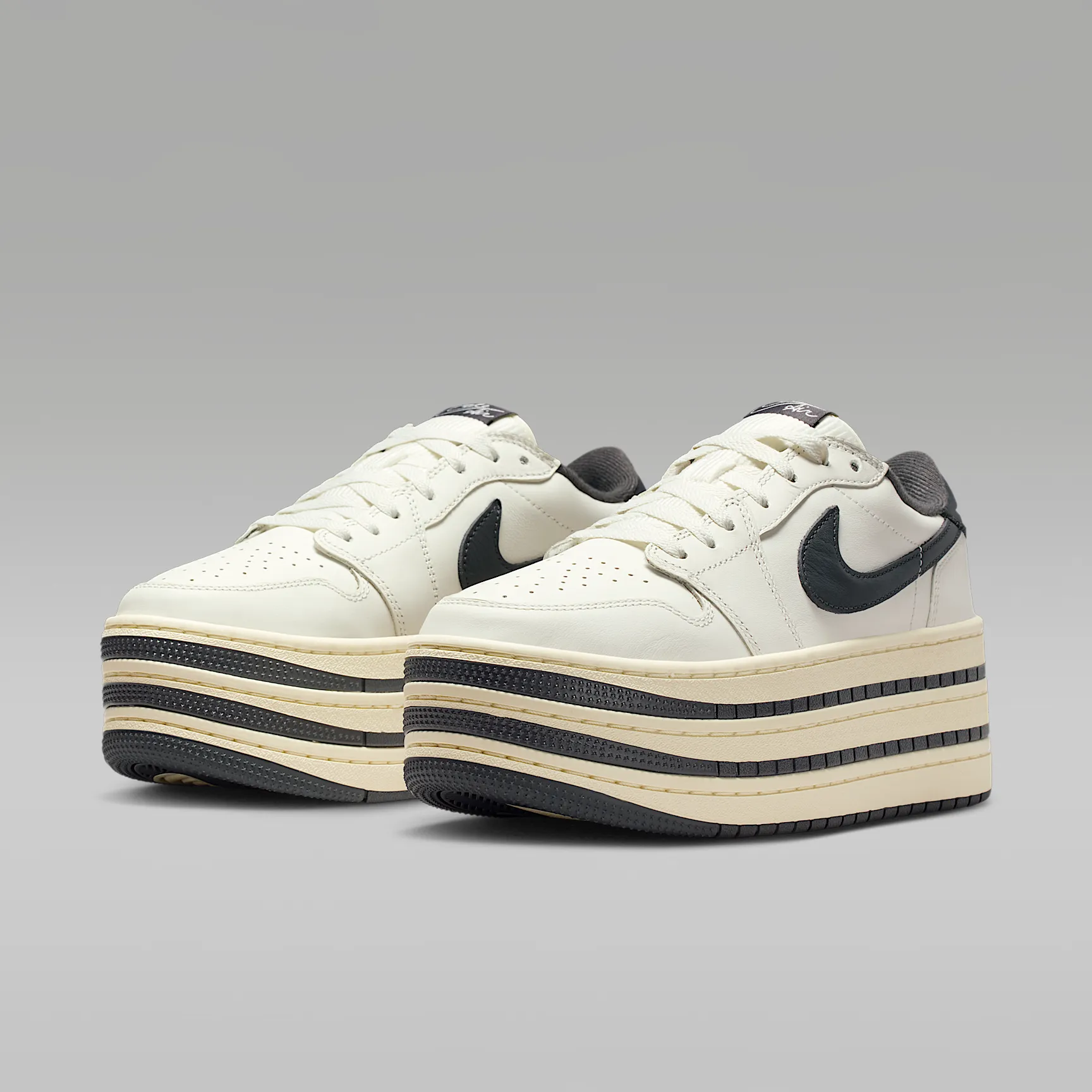 D8D7CD_Air-Jordan1-Triple-Stack-WMNS_SAIL_HV8288-100_img4