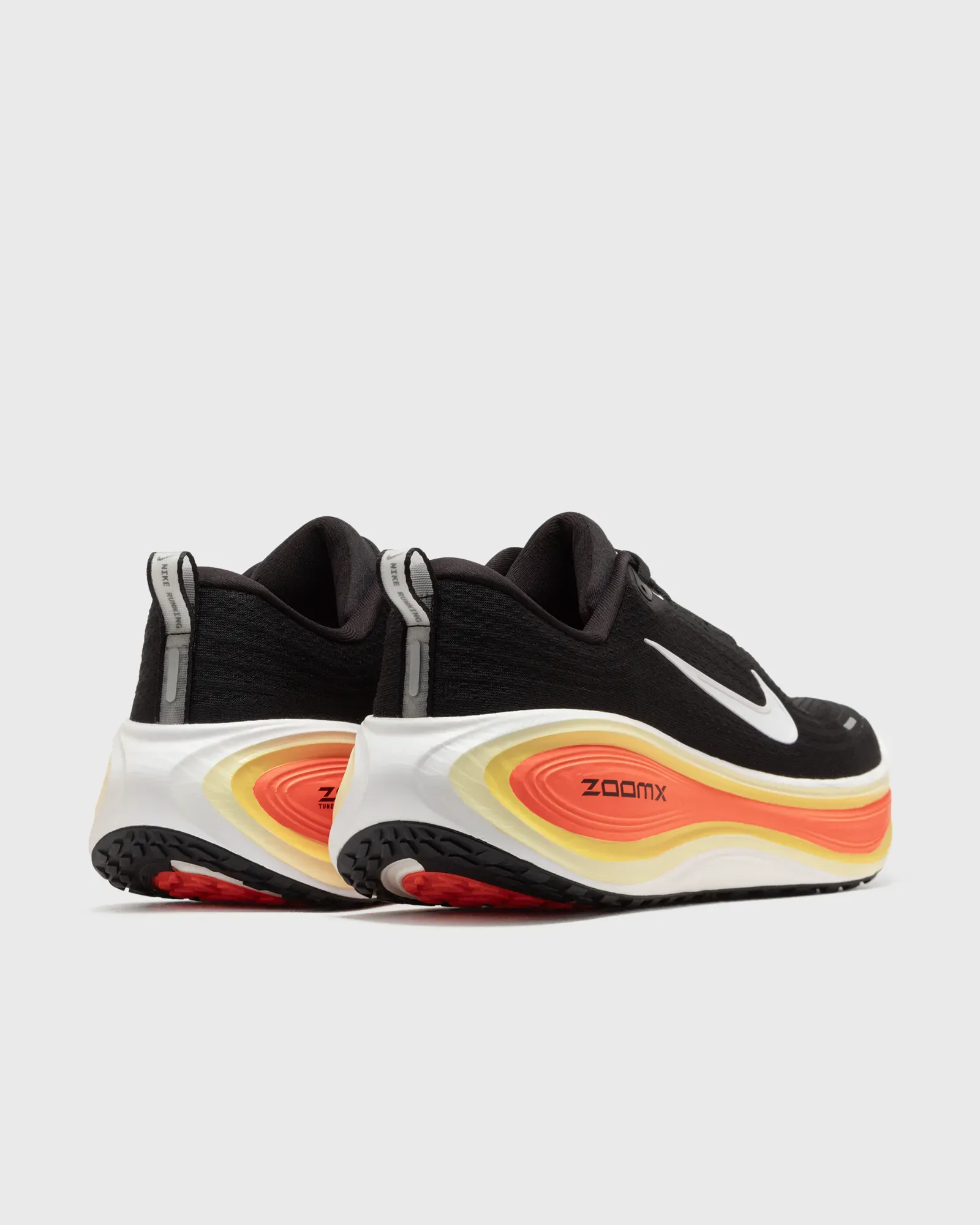 F57454_Nike-Vomer-Plus_BLACK-BRIGHT-CRIMSON_HV8150-009_img3