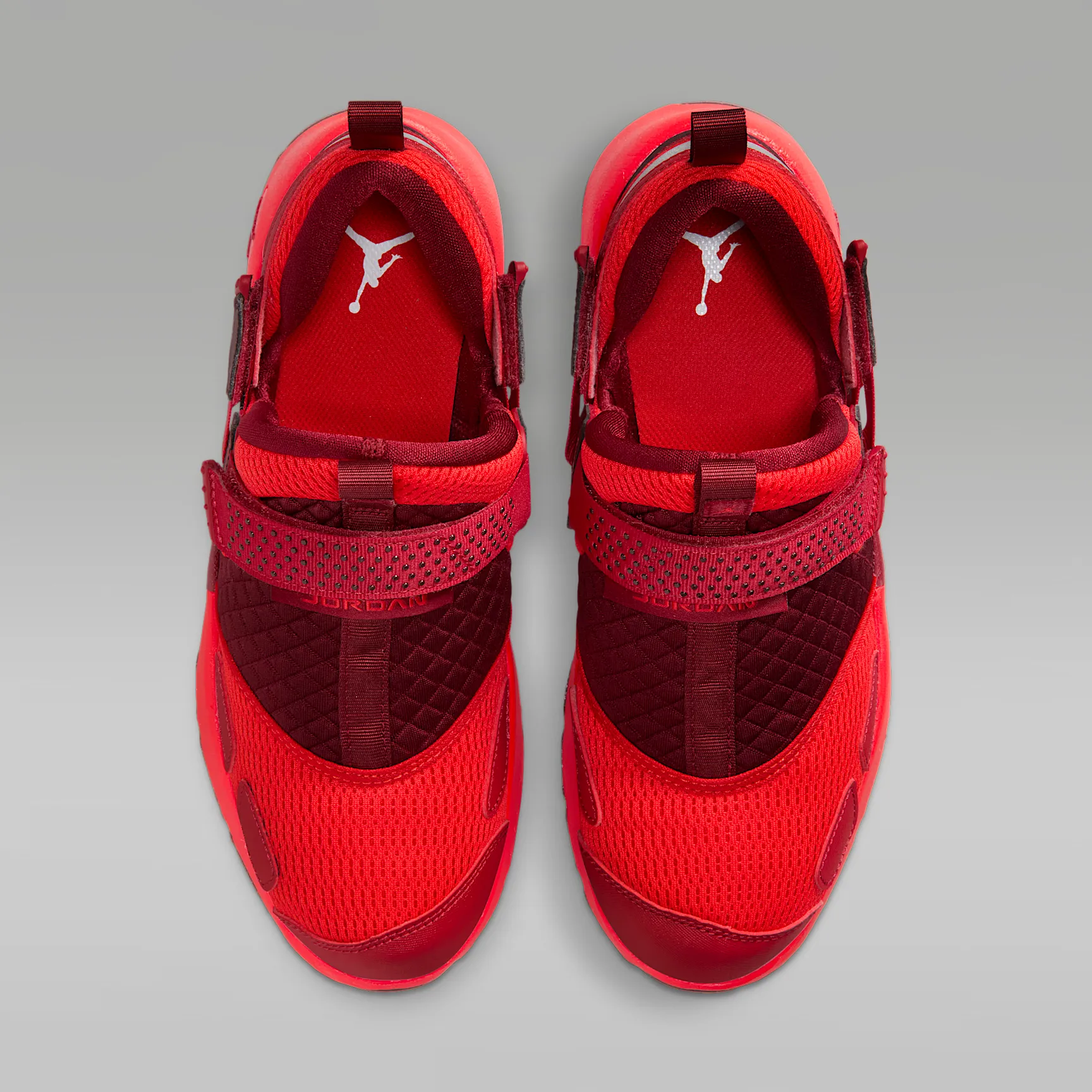 C50119_Jordan-Trunner-LX-WMNS_CHILE-RED_HQ2164-601_img3