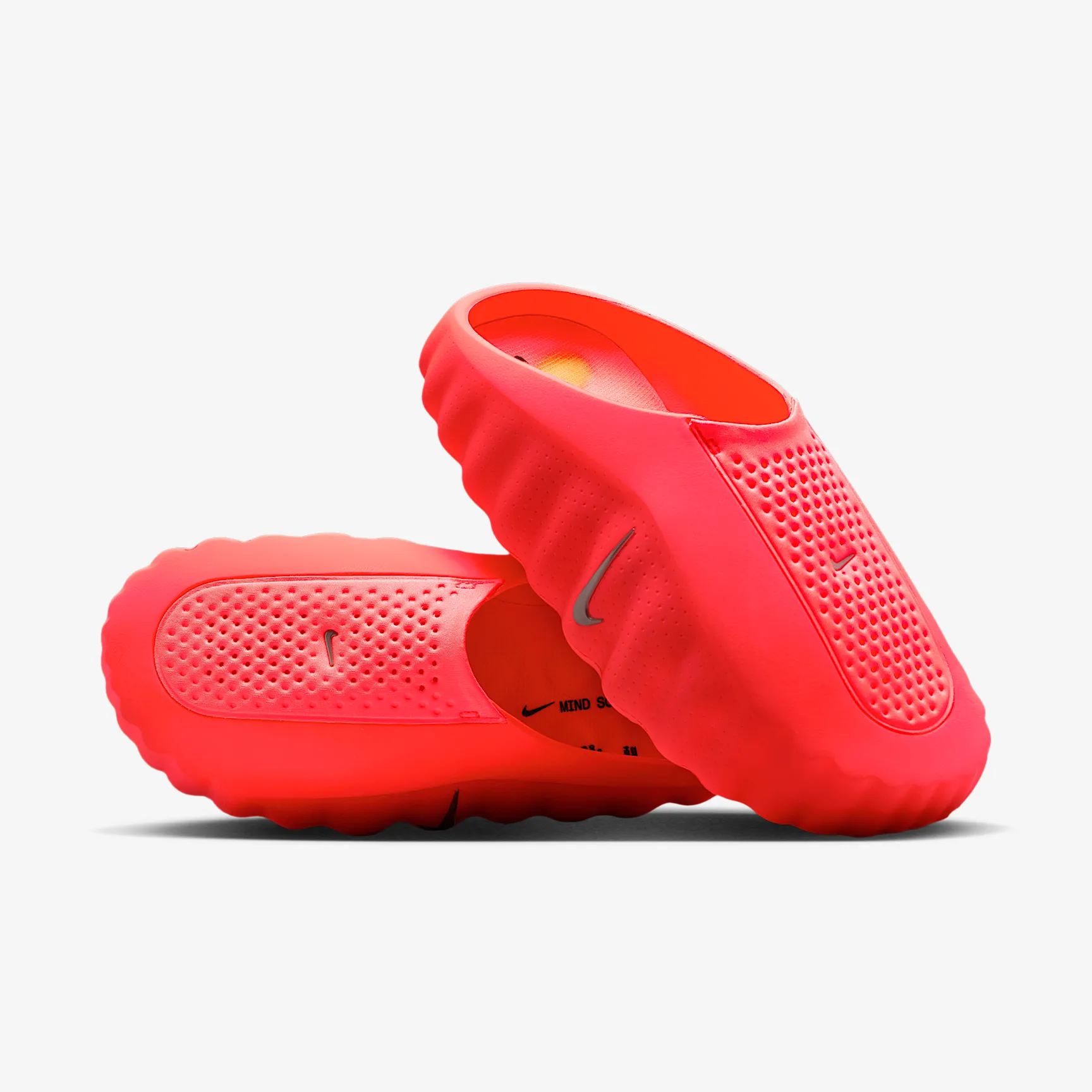 E3212A_Nike-Mind-001-WMNS_SOLAR-RED_HQ4309-600_img0