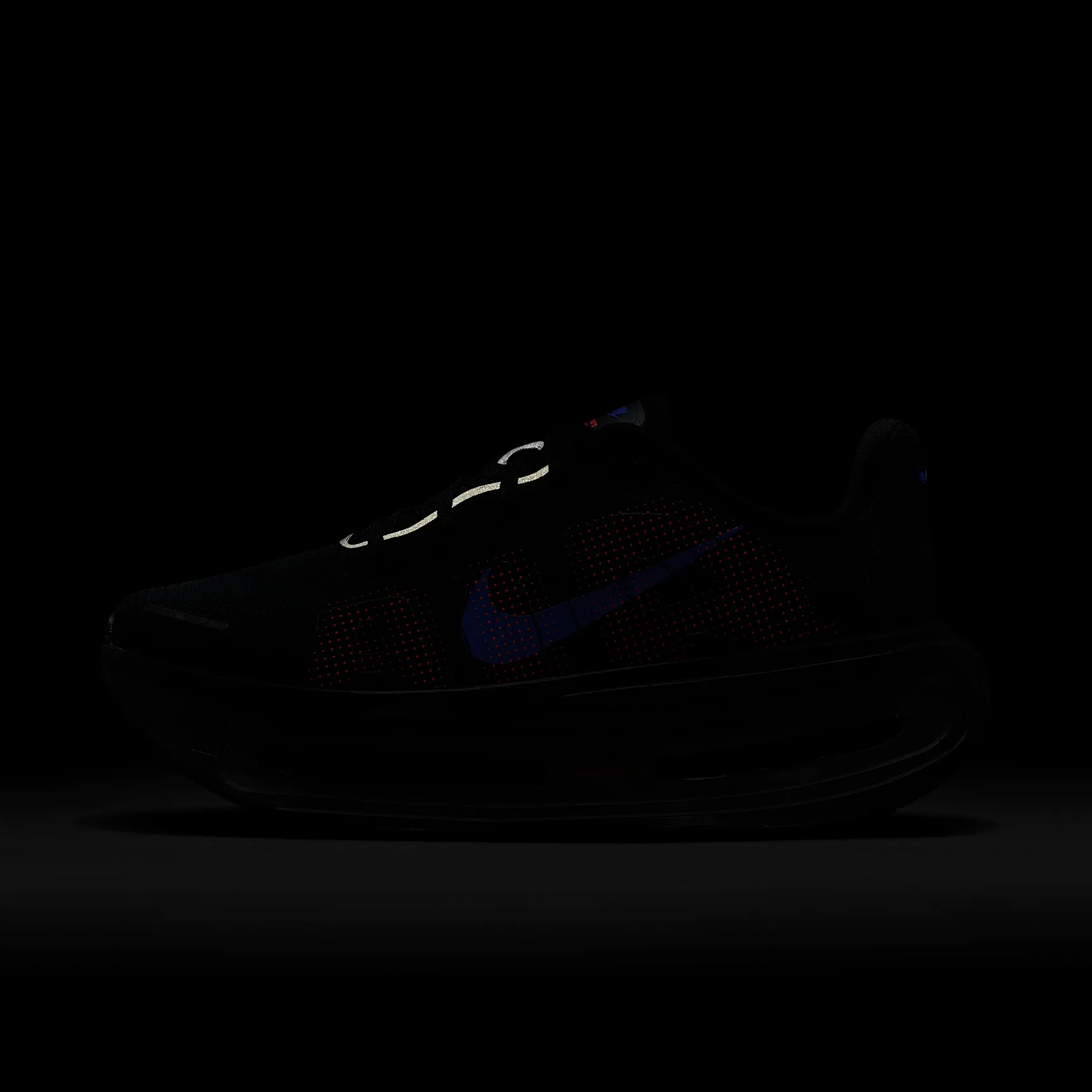 000000_Nike-Vomero-Premium_BLACK-SAPPHIRE-ROSE_HM5973-002_img8
