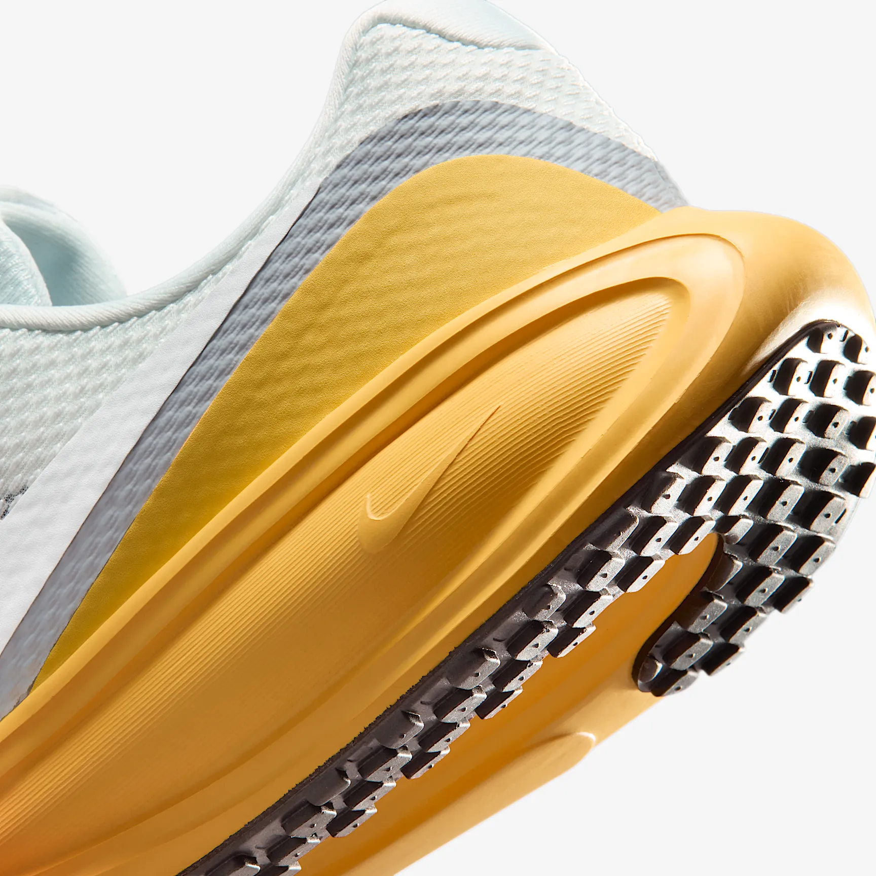 E4A854_Nike-Revolution-8_OFF-WHITE-TOPAZ-GOLD_HJ9198-104_img7