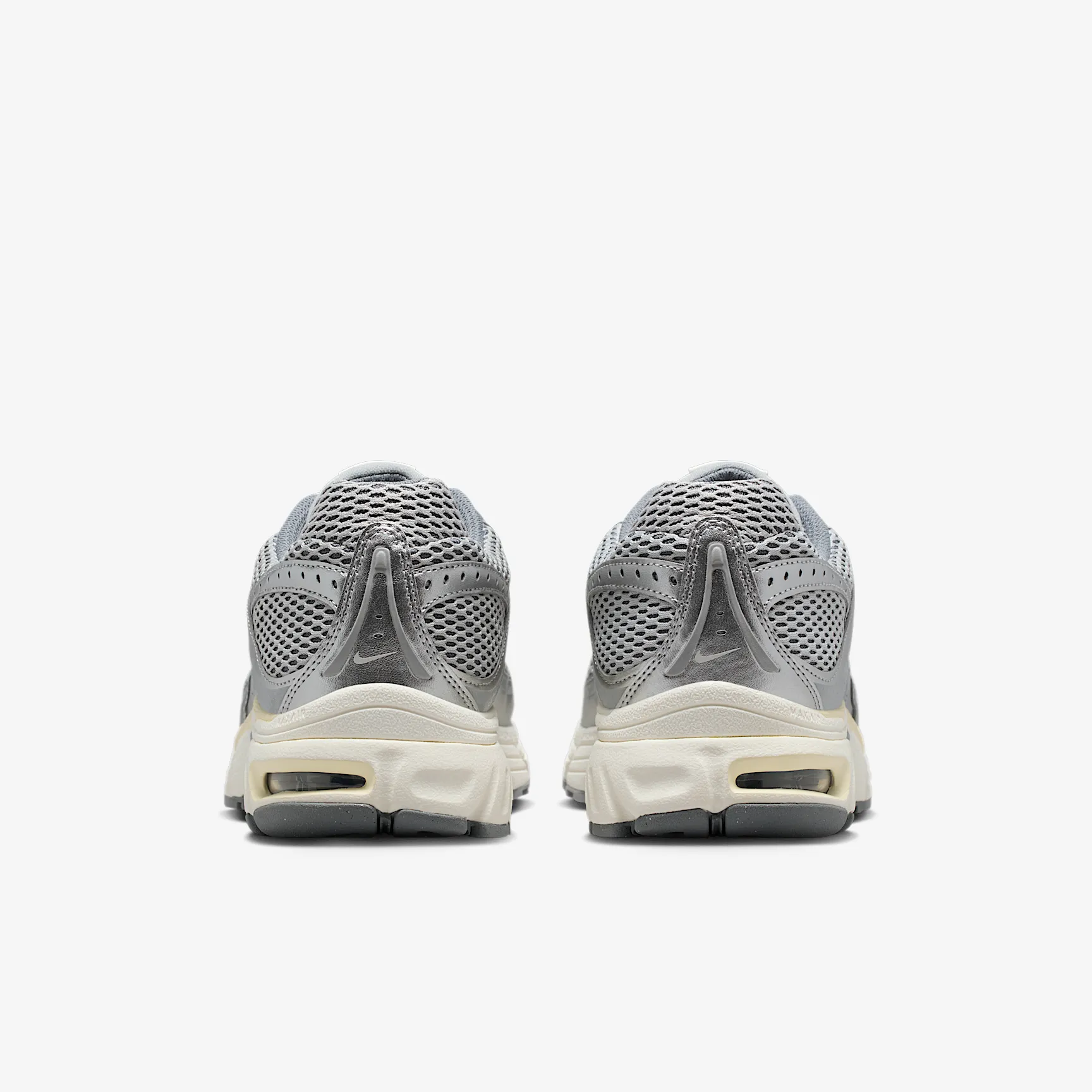 6D6D6D_Nike-Air-Max-Moto-2K_LIGHT-SMOKE-GREY_IQ7592-077_img5