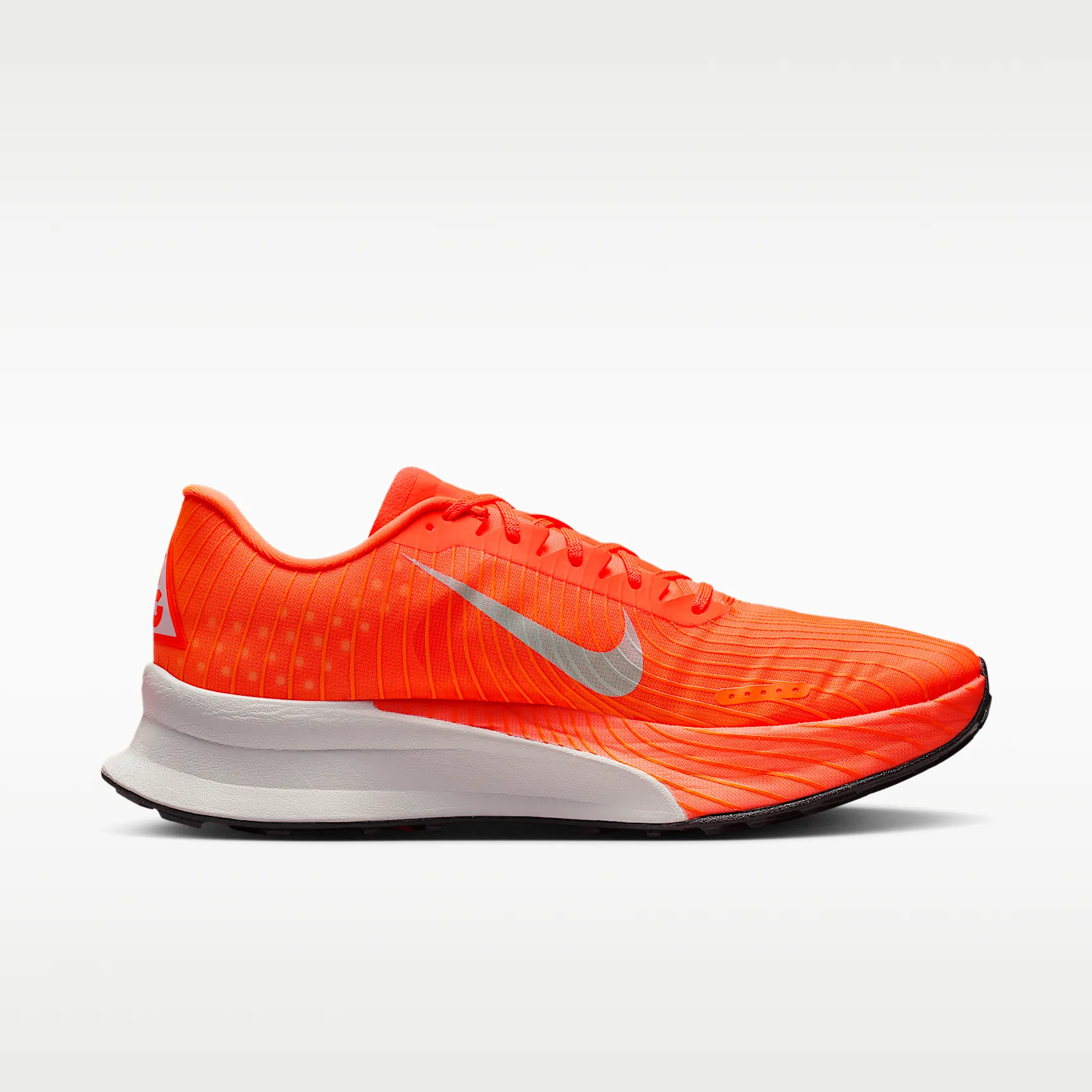E82416_Nike-ACG-Ultrafly-Trail_HYPER-CRIMSON_HF5668-801_img2