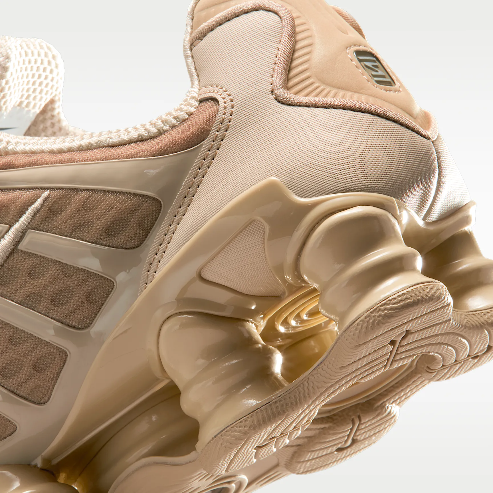 745B42_Nike-Shox-TL-WMNS_LINEN-METALLIC_AR3566-203_img7