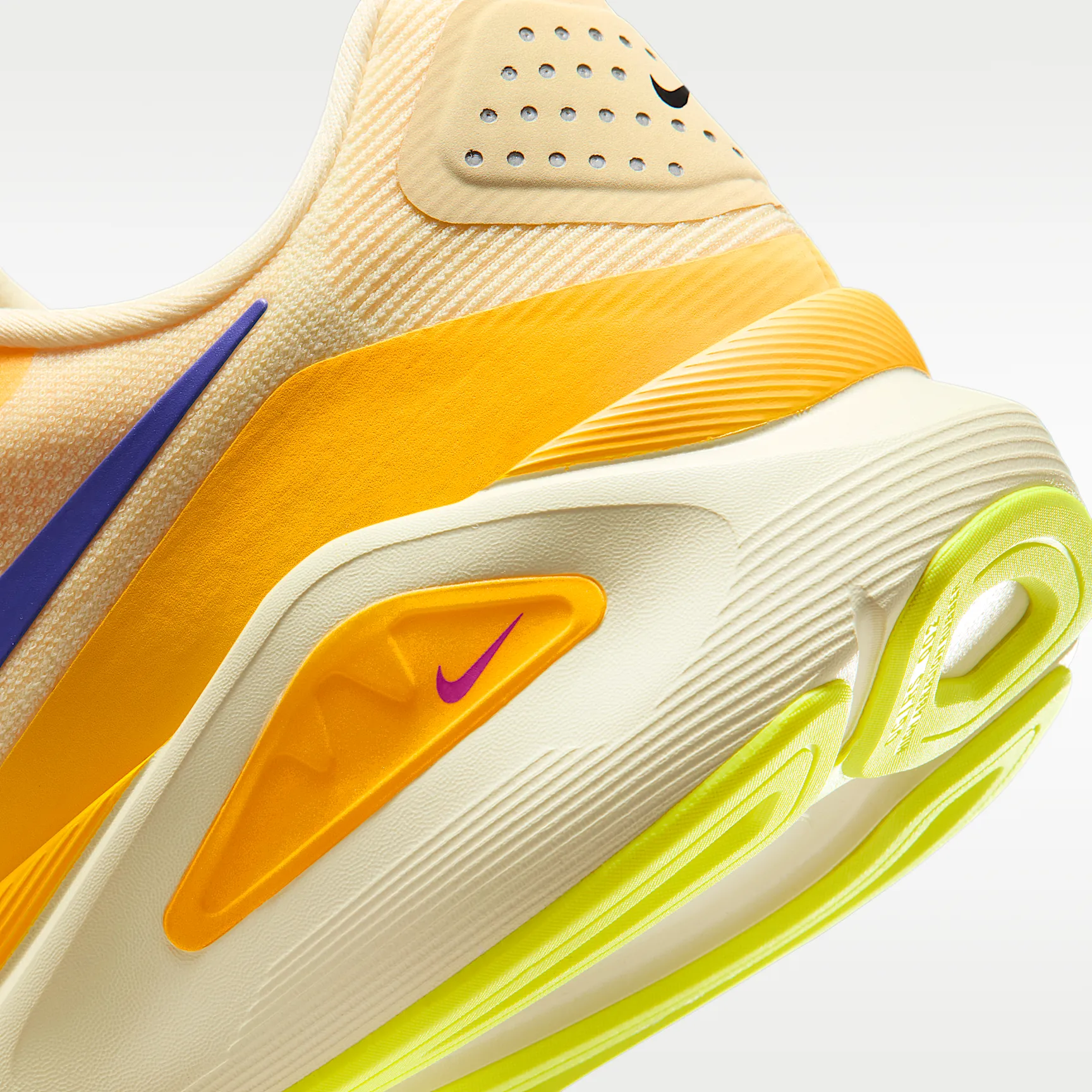 F1B122_Nike-Structure-26_ALABASTER-LASER-ORANGE_HJ1102-700_img7