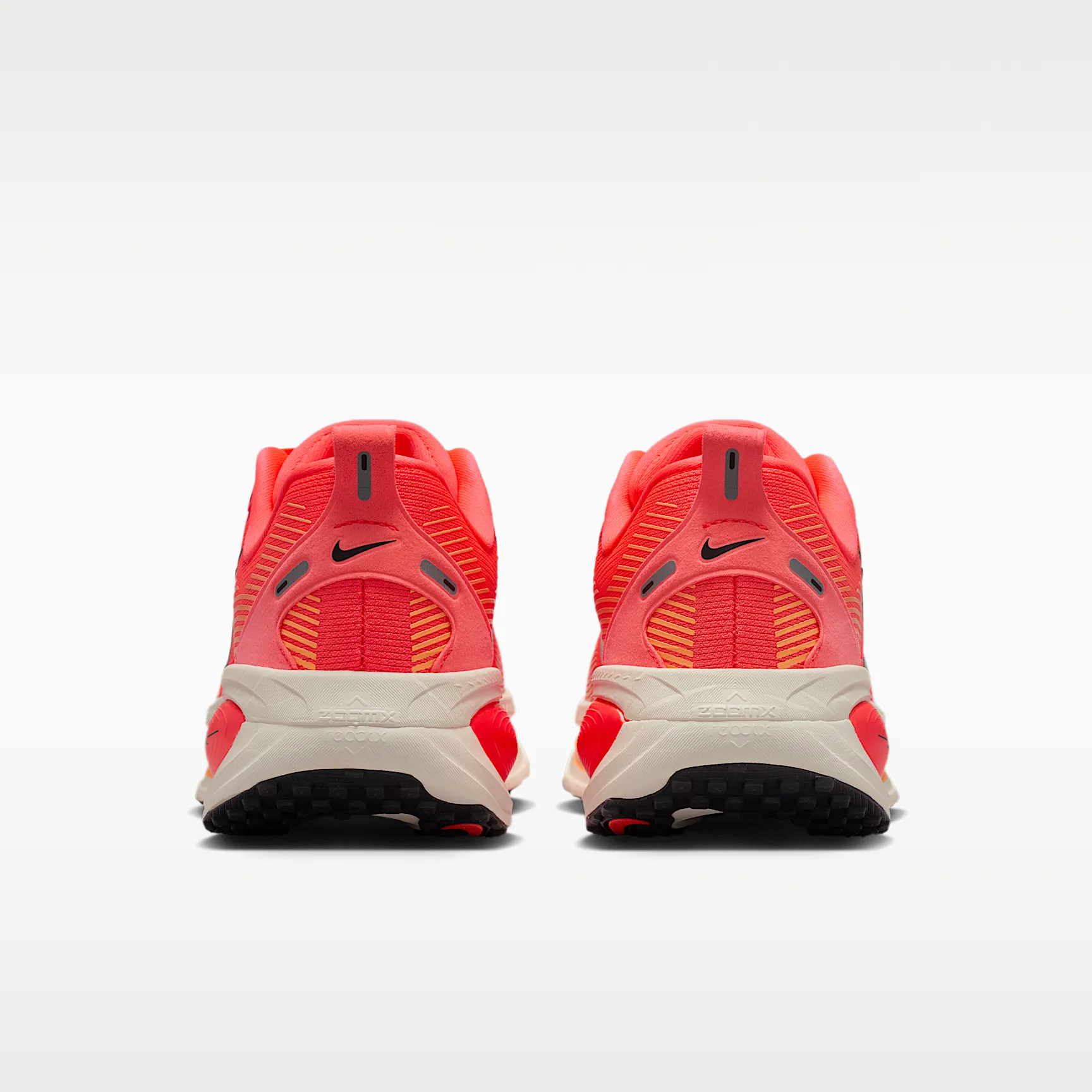 FD1727_Nike-Vomero-18-WMNS_HOT.-LAVA_HM6804-803_img5