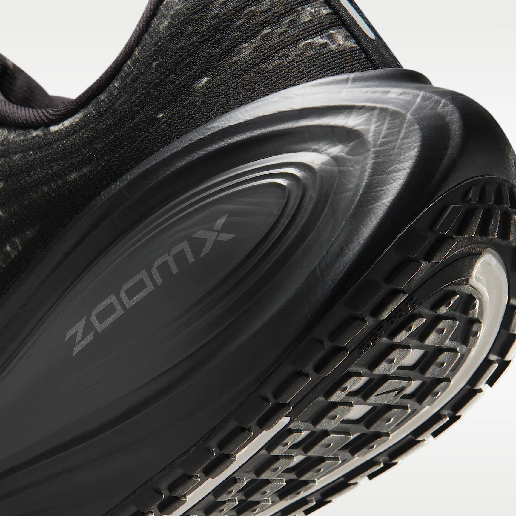 000000_Nike-Vomero-Plus_REALTREE-BLACK_IM3985-001_img7