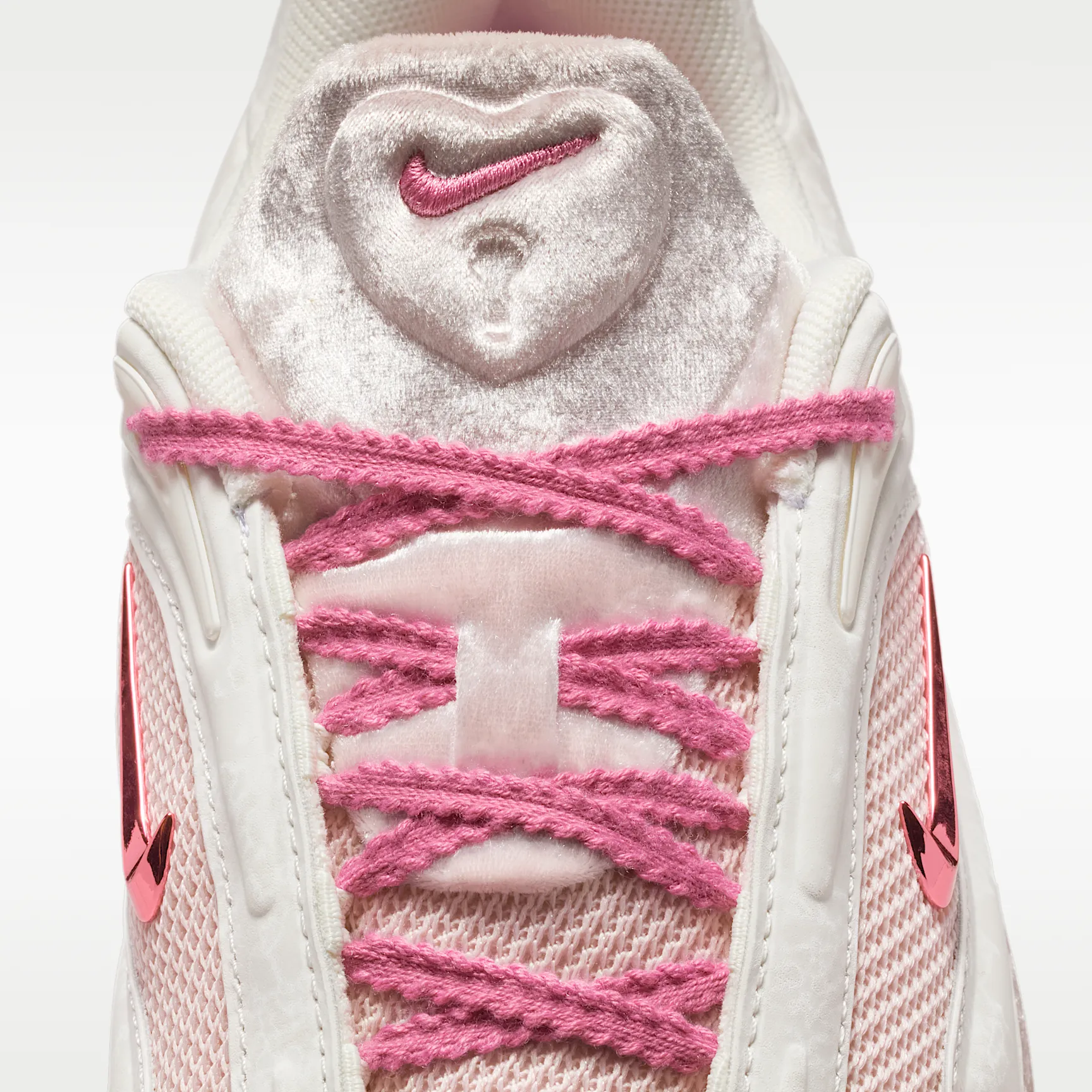 ED87A9_Nike-Air-Max-Muse-SE_VALENTINE'S-DAY_IQ1152-666_img8