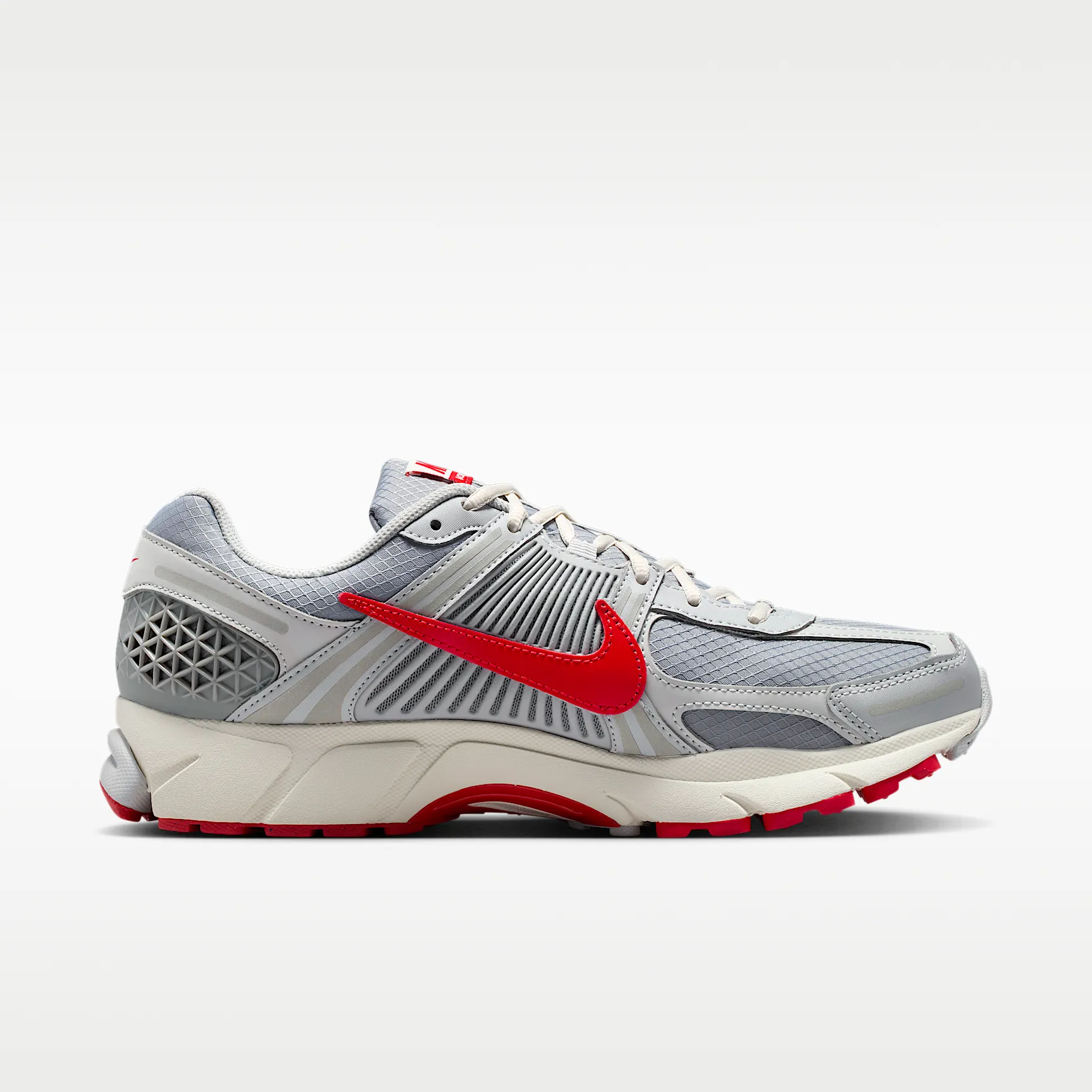 9A9B9D_Nike-Zoom-Vomero-5-SE_GREY-FOG-RED_IQ6589-001_img2