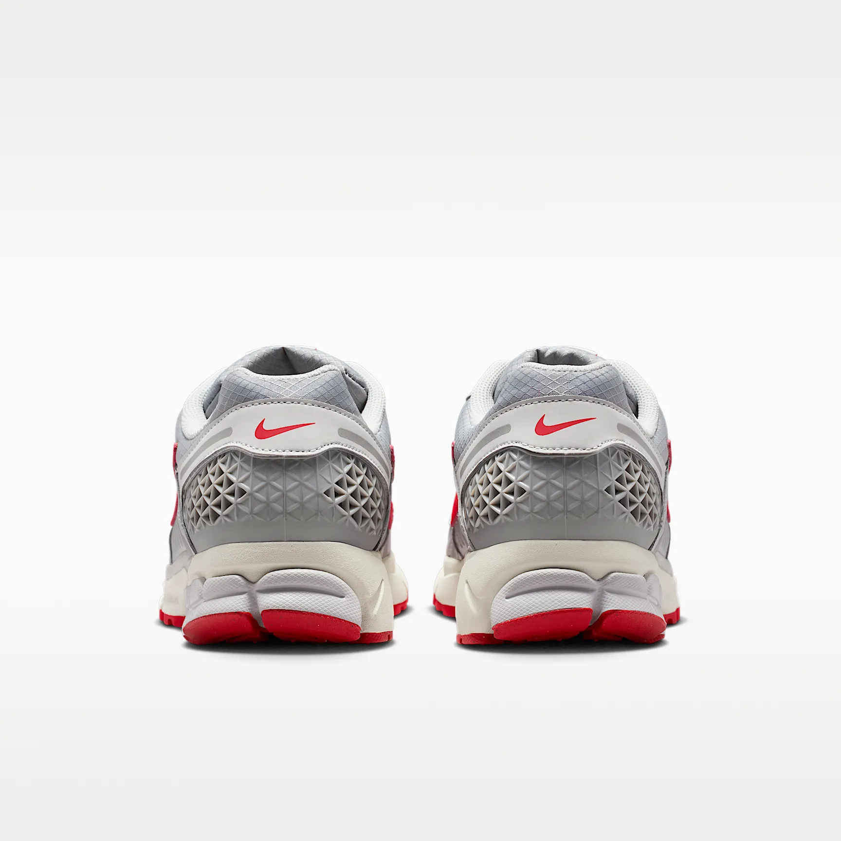 9A9B9D_Nike-Zoom-Vomero-5-SE_GREY-FOG-RED_IQ6589-001_img5