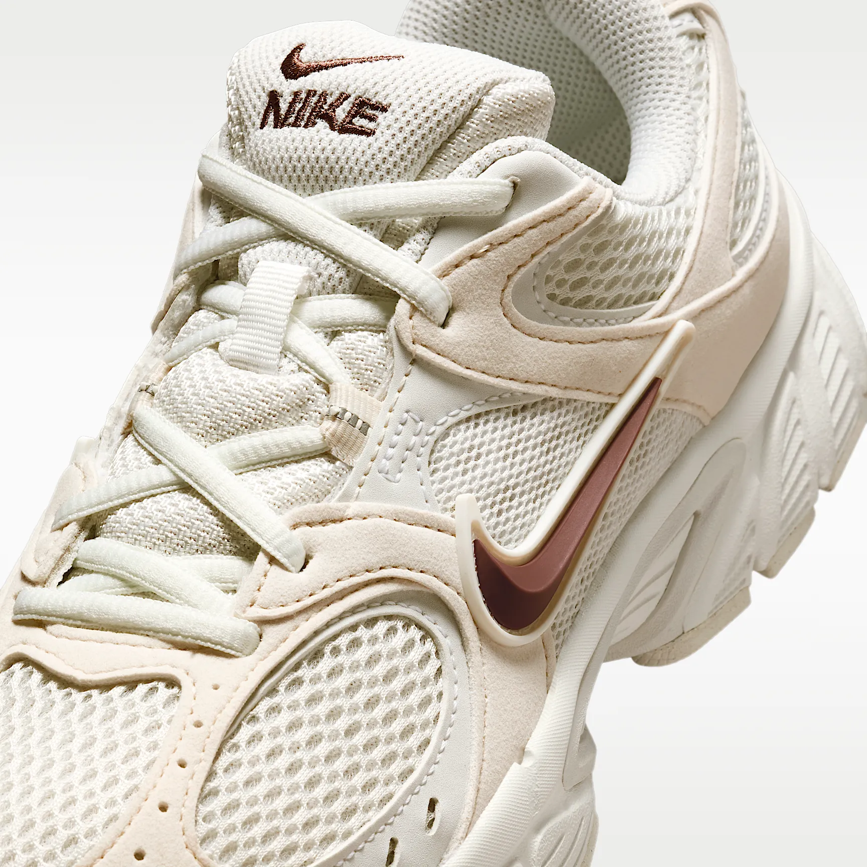 B4A495_Nike-V5-RNR-WMNS_SUMMIT-WHITE-PHANTOM_IQ7577-121_img6