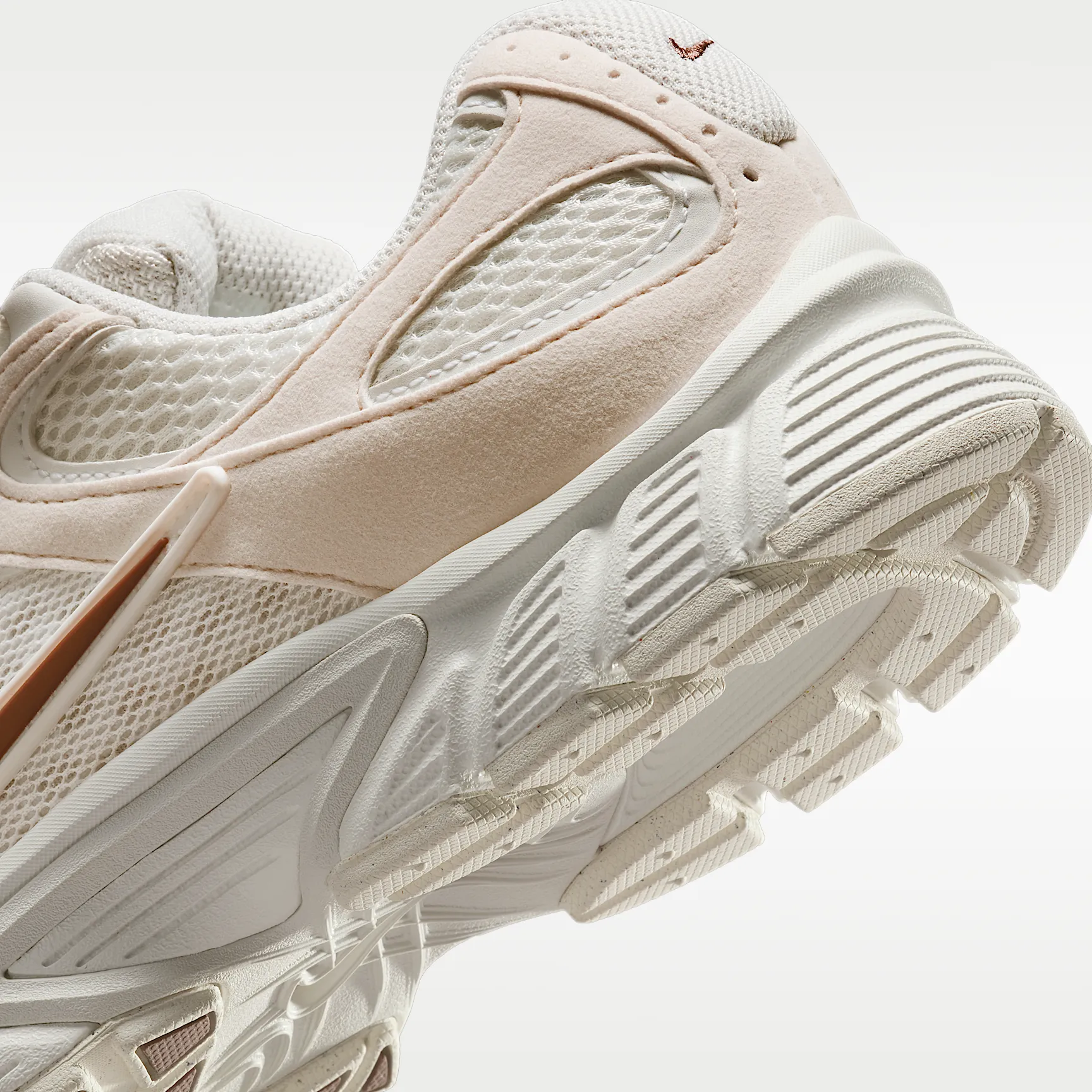 B4A495_Nike-V5-RNR-WMNS_SUMMIT-WHITE-PHANTOM_IQ7577-121_img7