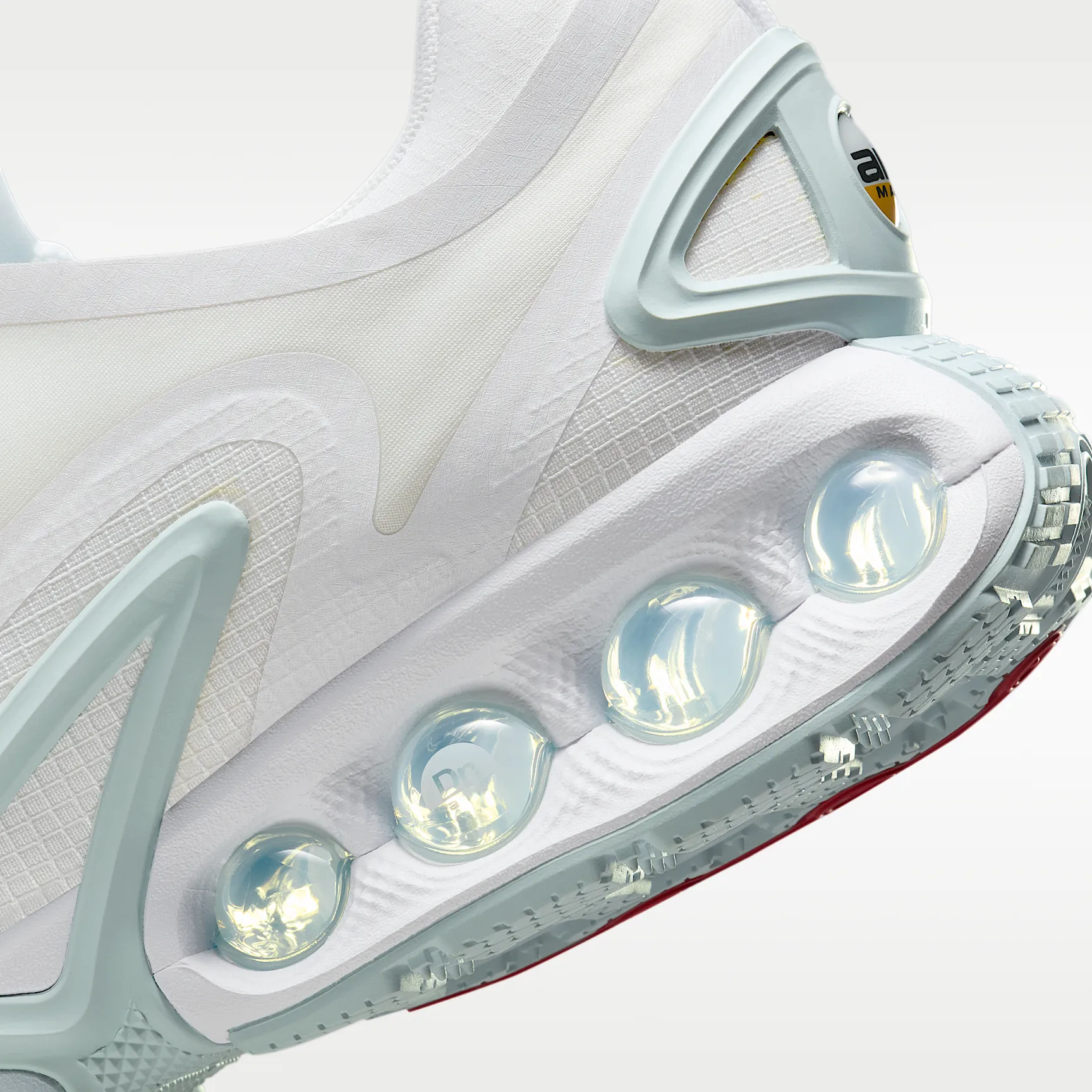 A5AFAF_Nike-Air-Max-Dn-Roam_OFF-WHITE-METALLIC-SILVER_HQ8605-100_img7