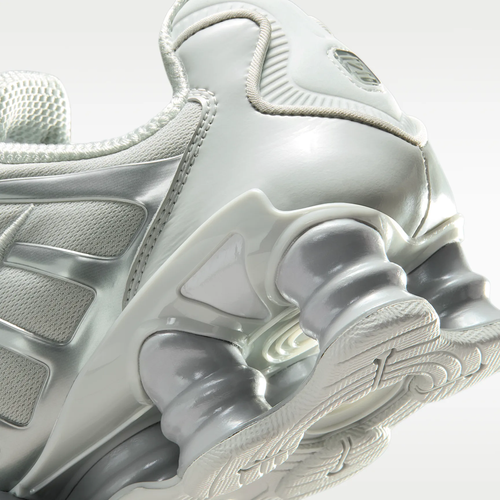 919392_Nike-Shox-TL-WMNS_PHOTON-DUST-METALLIC-SILVER_IB1087-002_img7