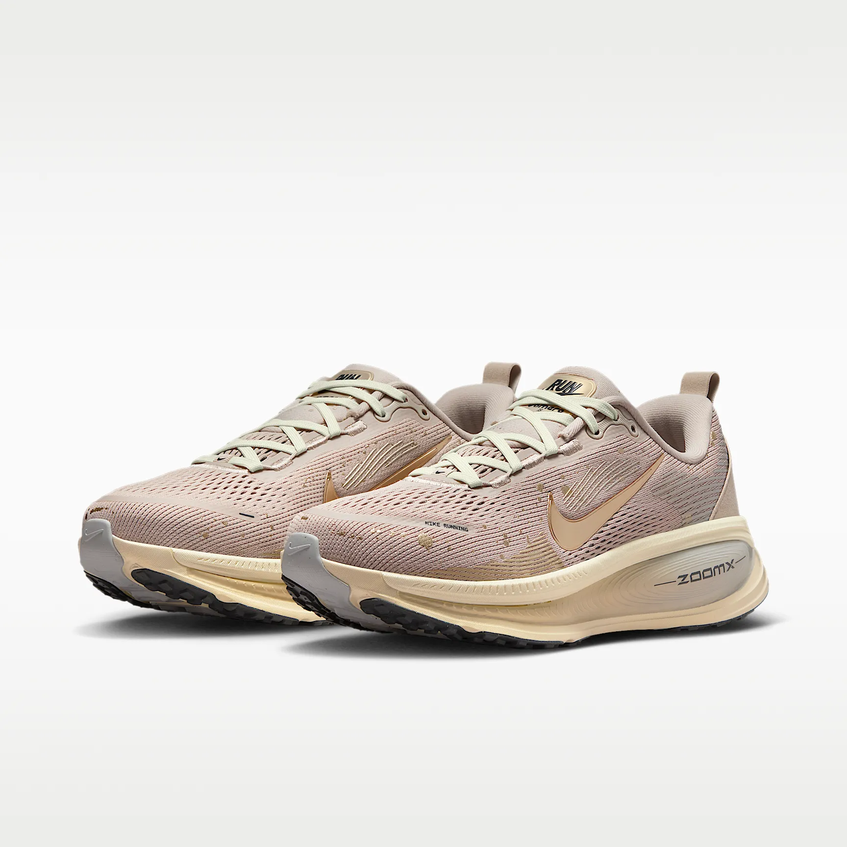 DFCEC6_Nike-Vomero-18-SE-WMNS_CREAM-II_IF4463-200_img4