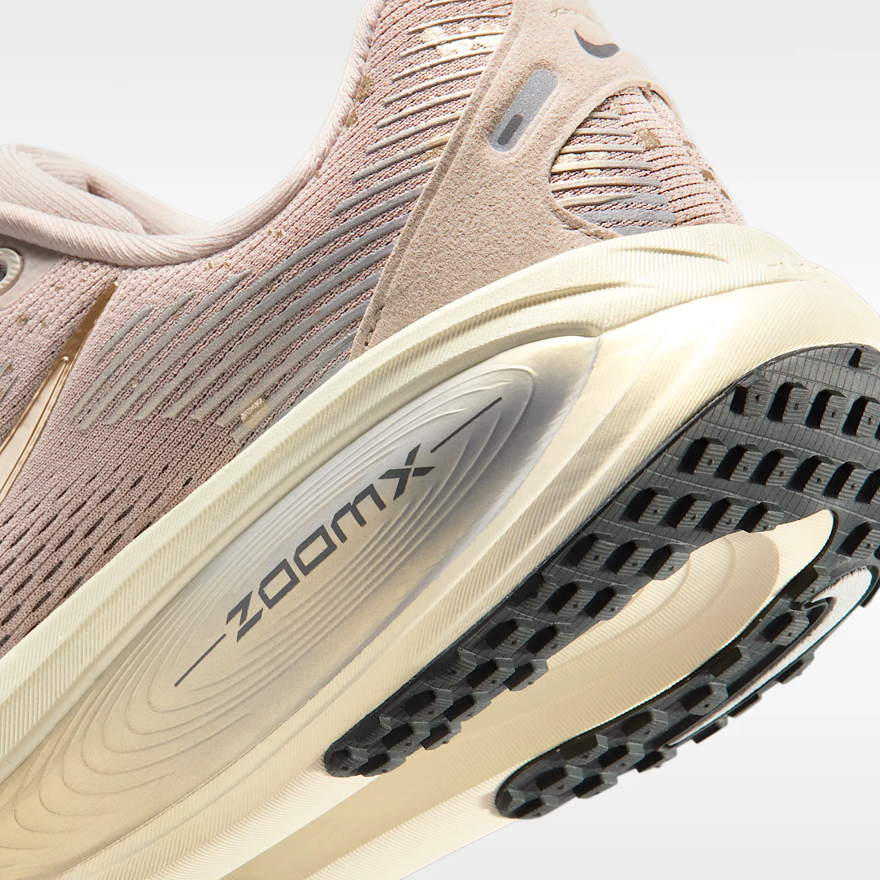 DFCEC6_Nike-Vomero-18-SE-WMNS_CREAM-II_IF4463-200_img7