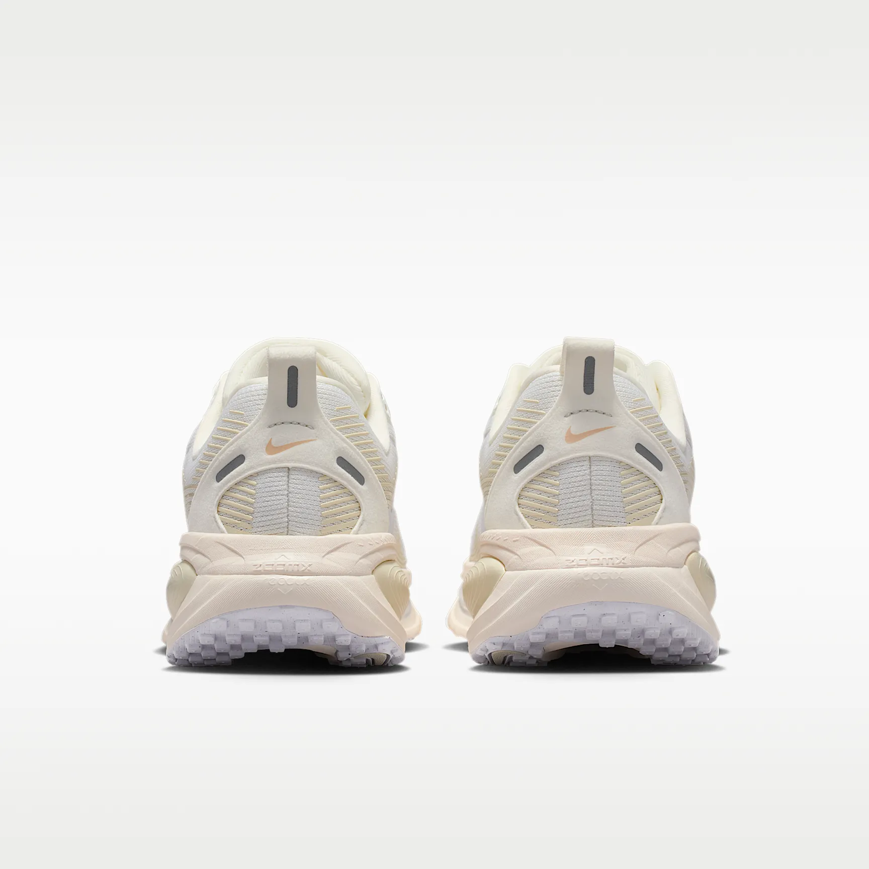 DAD0C5_Nike-Vomero-18-WMNS_SUMMIT-WHITE-CHALK_IO9915-100_img5