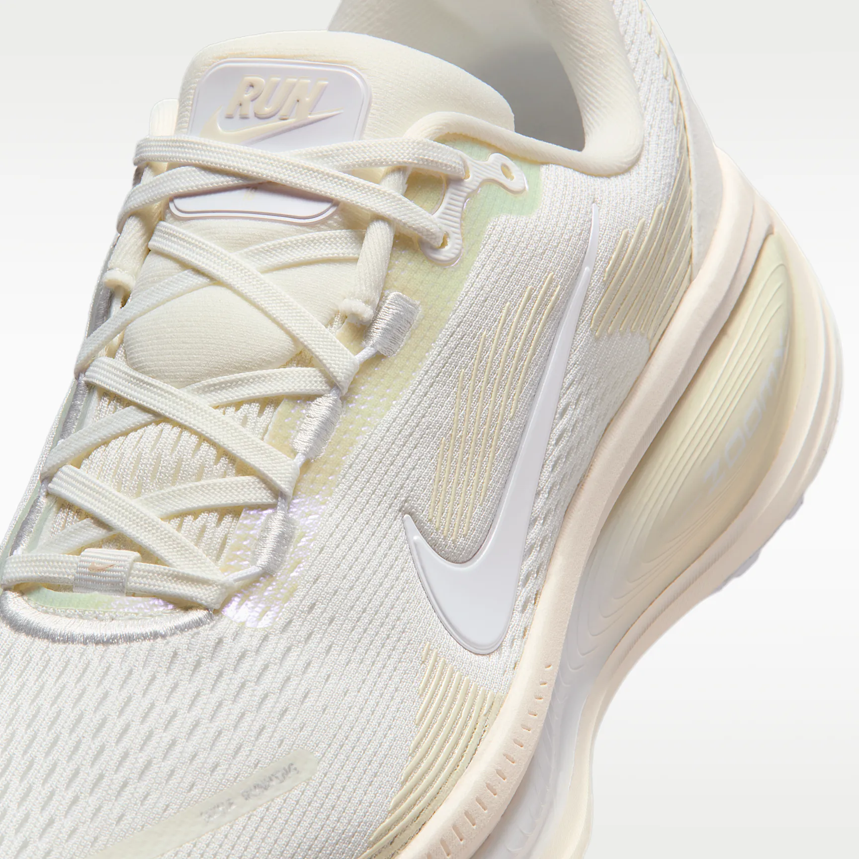 DAD0C5_Nike-Vomero-18-WMNS_SUMMIT-WHITE-CHALK_IO9915-100_img6