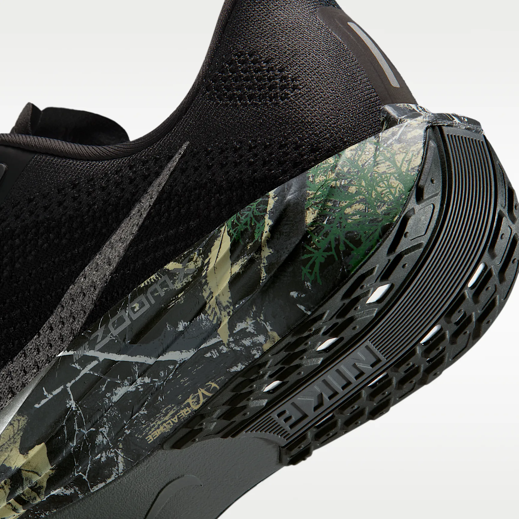 000000_Nike-Pegasus-Plus_BLACK-CAMO_IM3713-001_img7