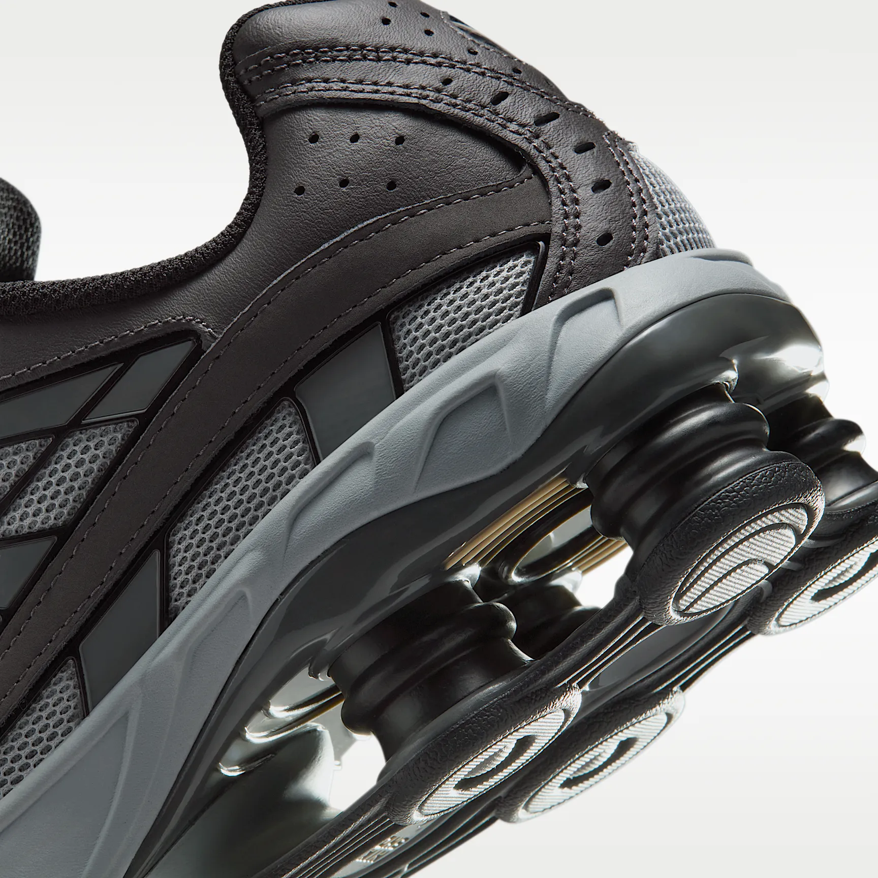 000000_Nike-Shox-Ride-2_LIGHT-SMOKE-GREY-BLACK_IO4296-001_img7