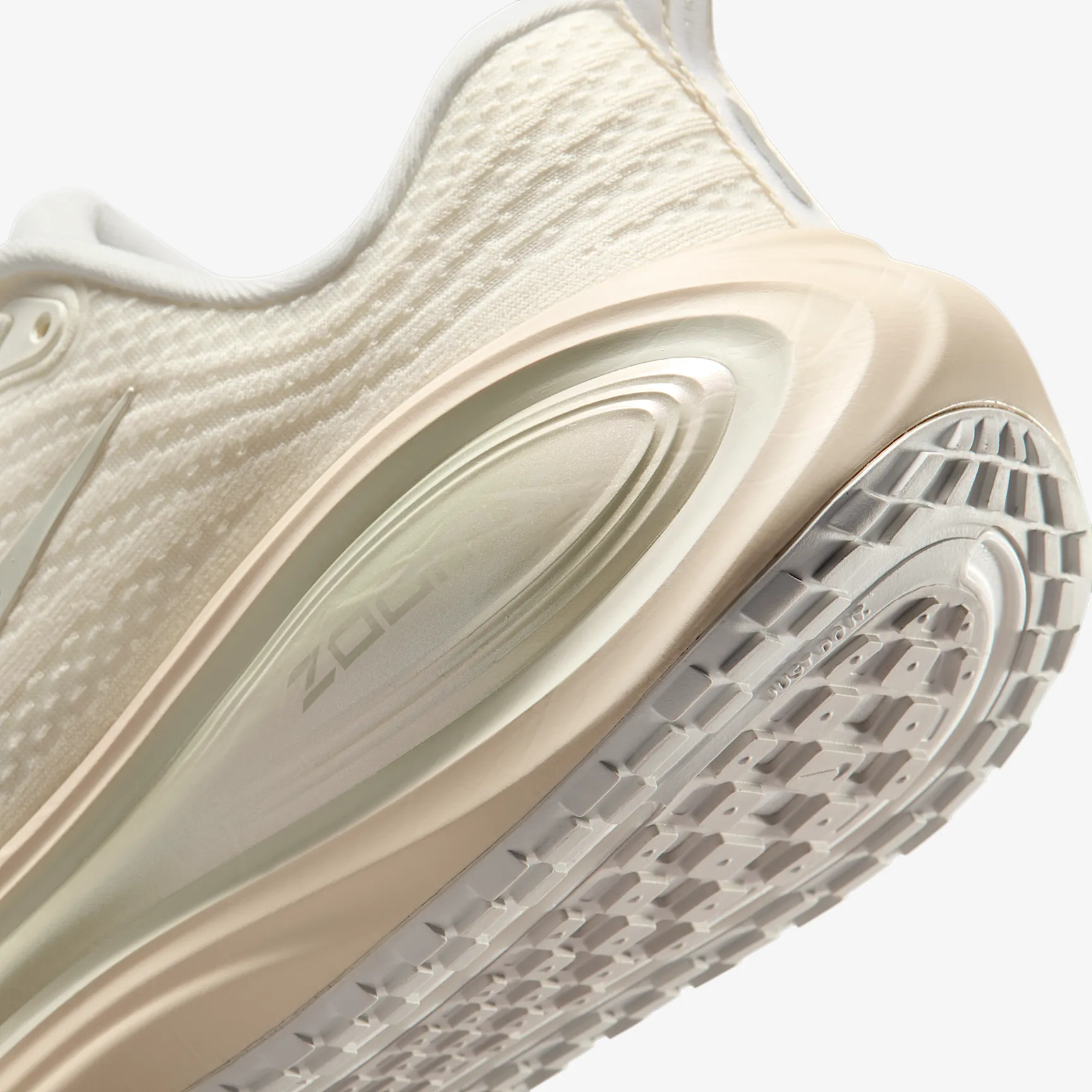 C0B3A2_Nike-Vomero-Plus-WMNS_SUMMIT-WHITE_IO9916-100_img7