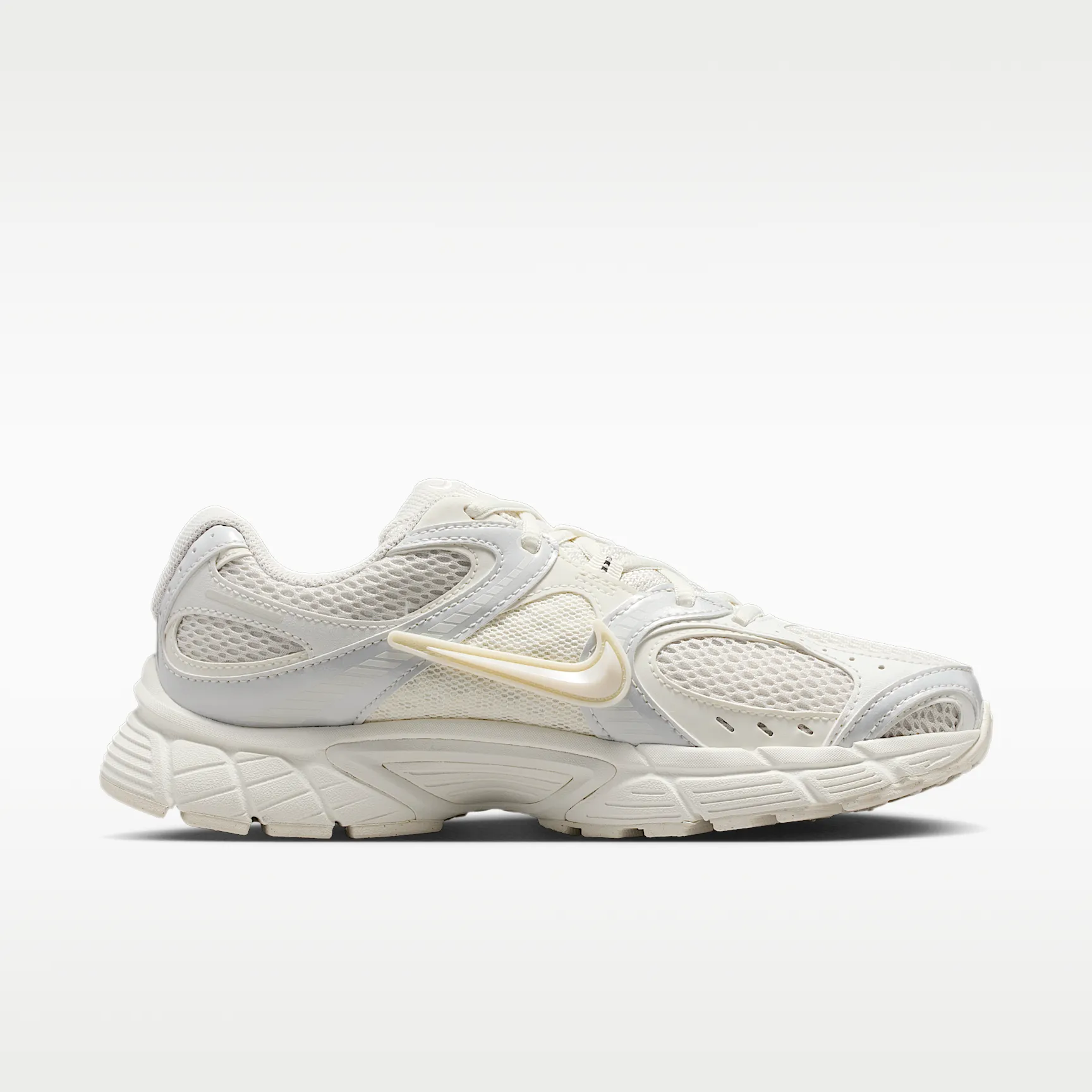 D2CDC5_Nike-V5-RNR-WMNS_PHANTOM-SAIL_IQ0276-030_img2