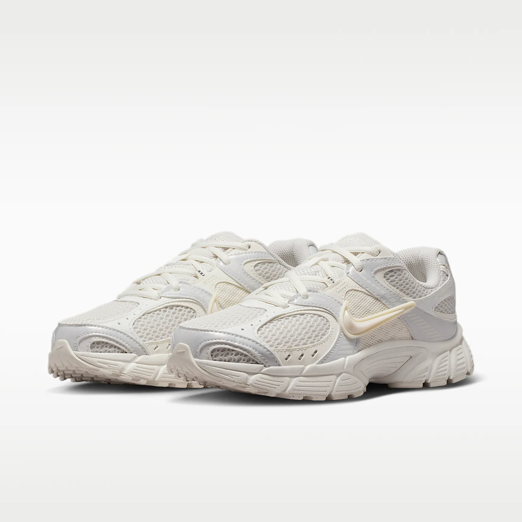 D2CDC5_Nike-V5-RNR-WMNS_PHANTOM-SAIL_IQ0276-030_img4