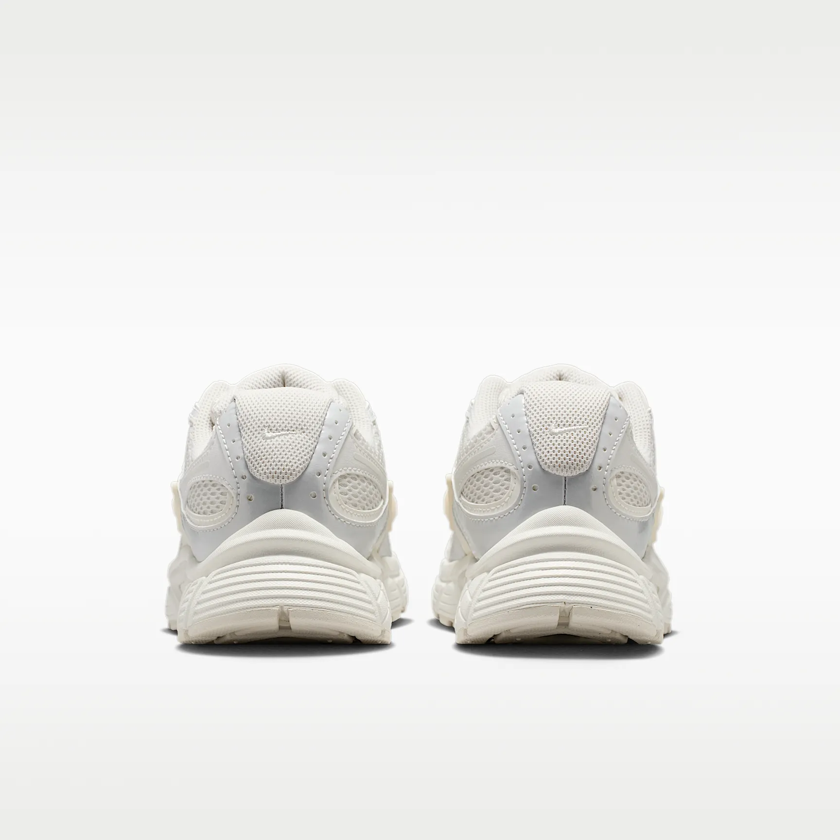 D2CDC5_Nike-V5-RNR-WMNS_PHANTOM-SAIL_IQ0276-030_img5