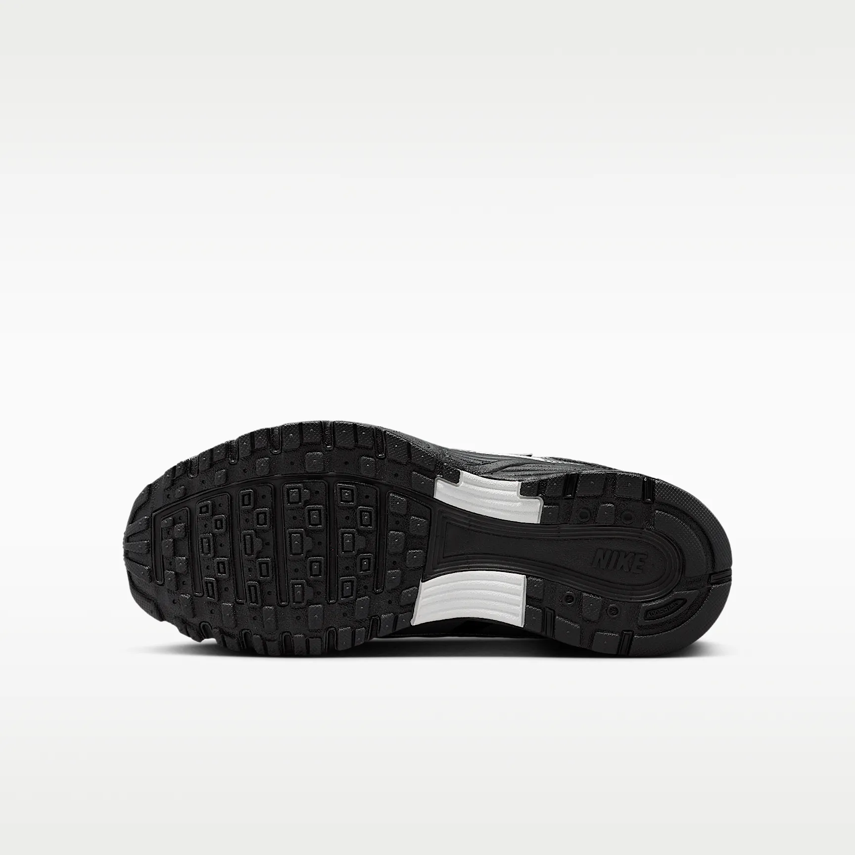 000000_Nike-P-6000-GS_BLACK-METALLIC-SILVER_IQ0313-010_img1