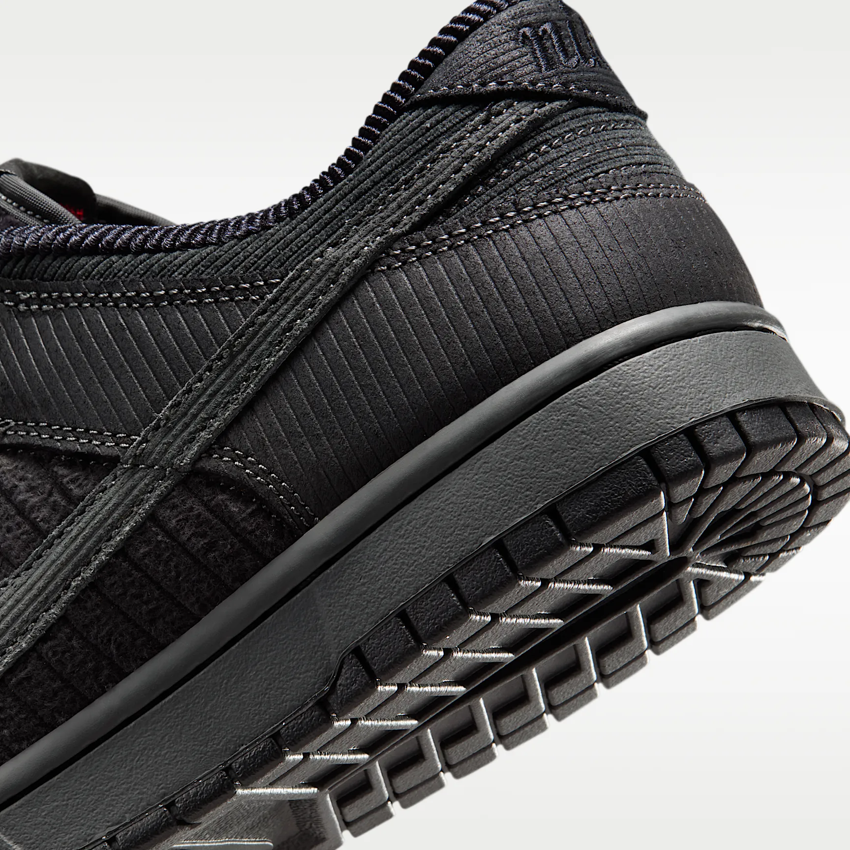 000000_Nike-Dunk-Low-Retro-Premium_BLACK-CORDUROY_IB7746-001_img7