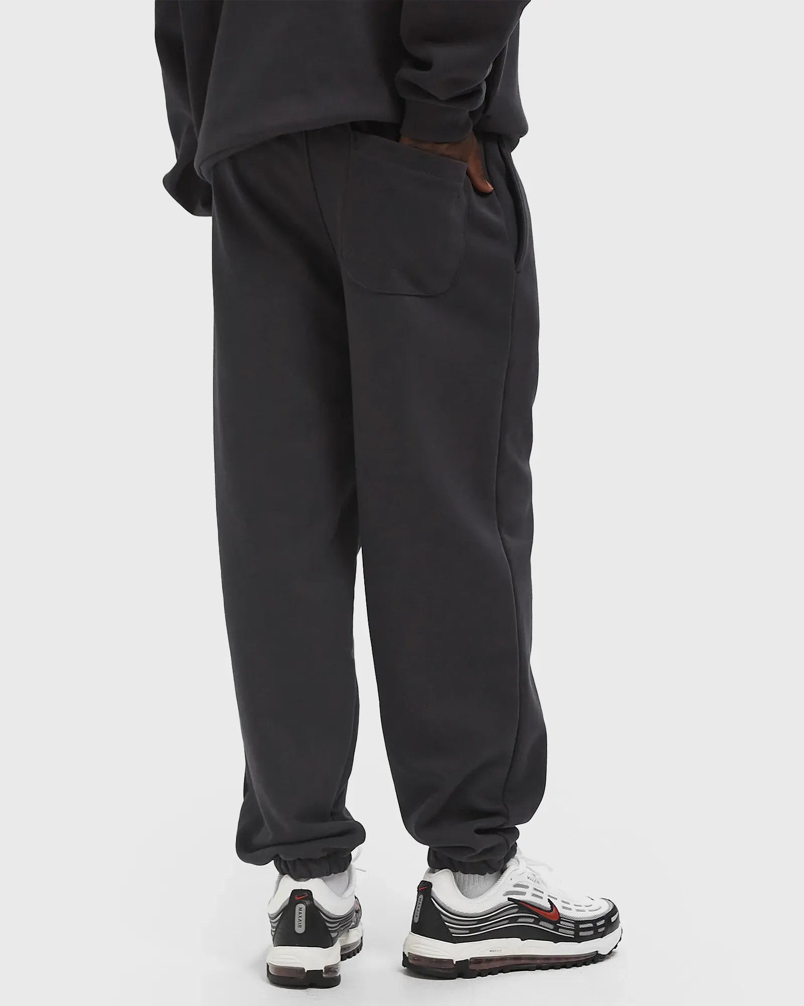 000000_The-North-Face-Red-Box-Sweatpants_OBSIDIAN_NF0A8EFZ0SA1_img2
