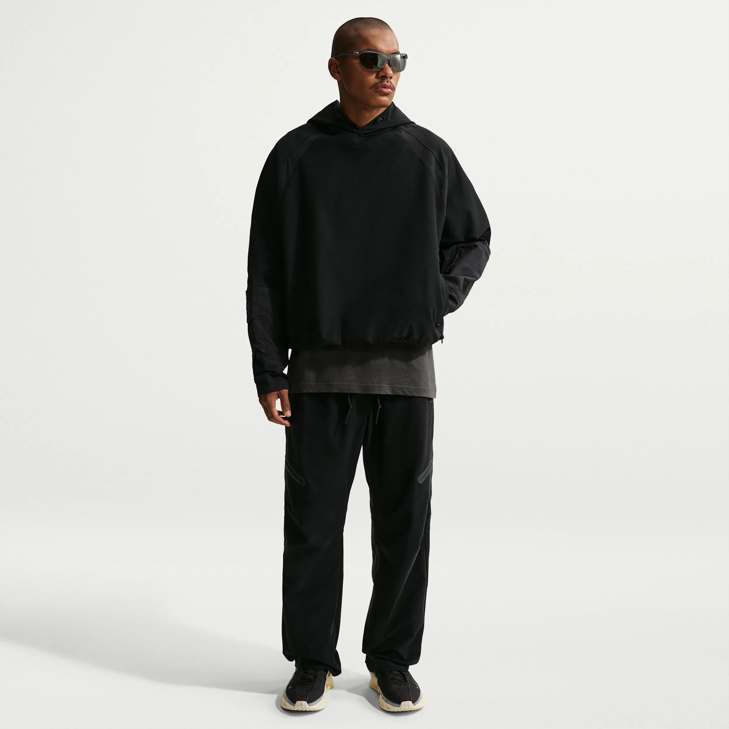 1F1F1F_Nike-Tech-Dri-FIT-Utility-Hoodie_BLACK_IF1341-010_img4