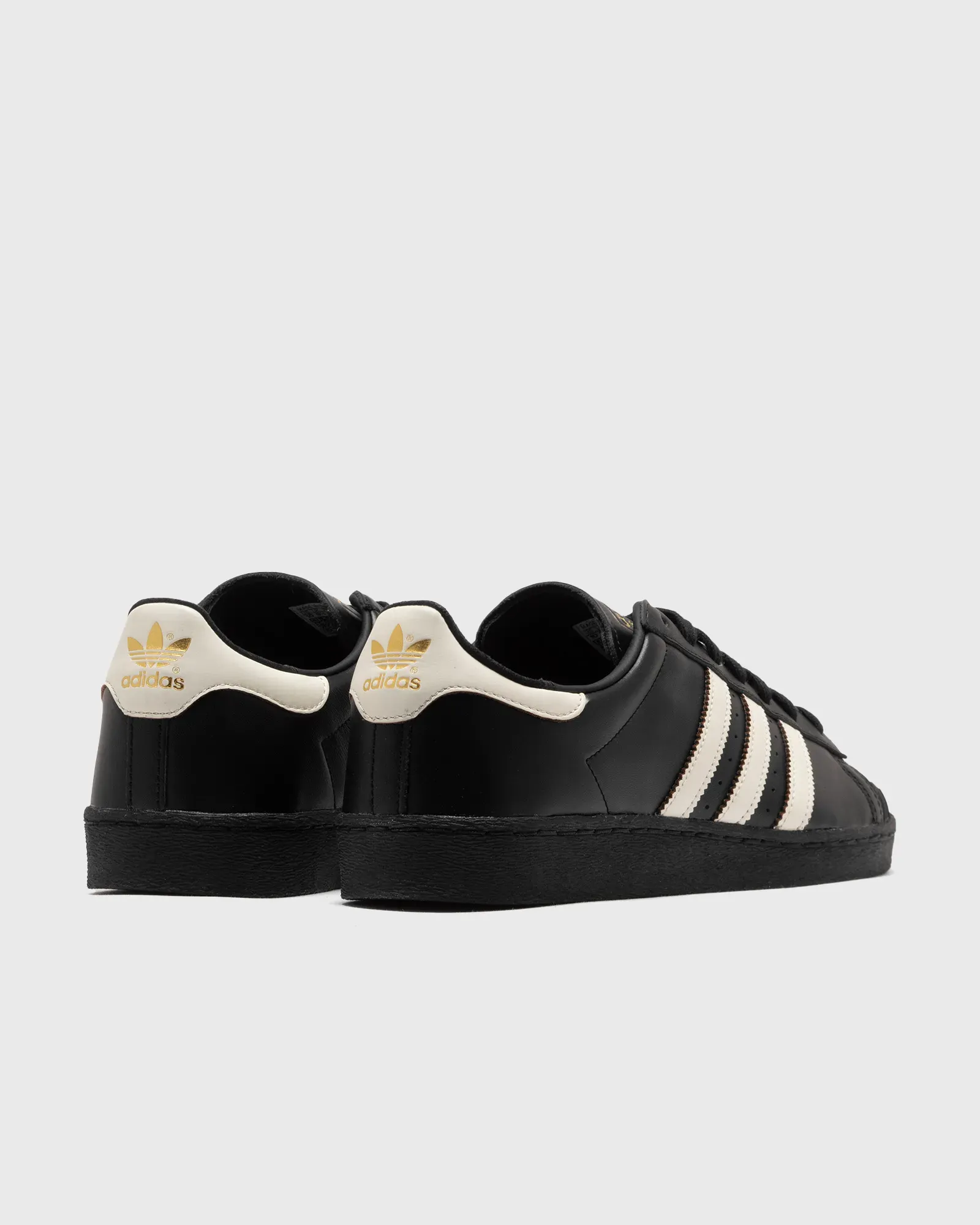 000000_Adidas-Jabbar-Half-Shell-Lo_BLACK-GOLD-METALLIC_KI8523_img3
