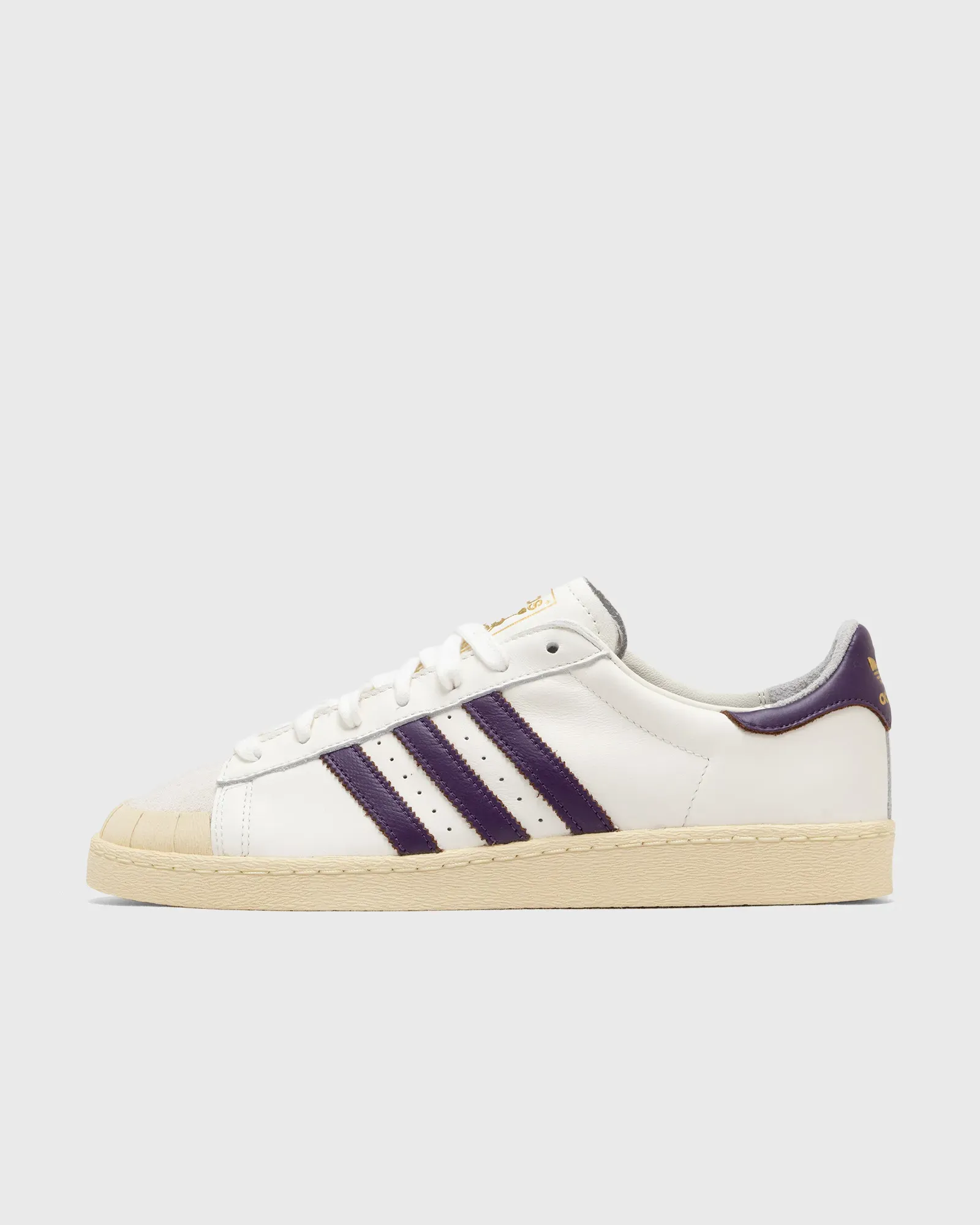 38233E_Adidas-Jabbar-Half-Shell-Lo_WHITE-GOLD-METALLIC_JQ9595_img0