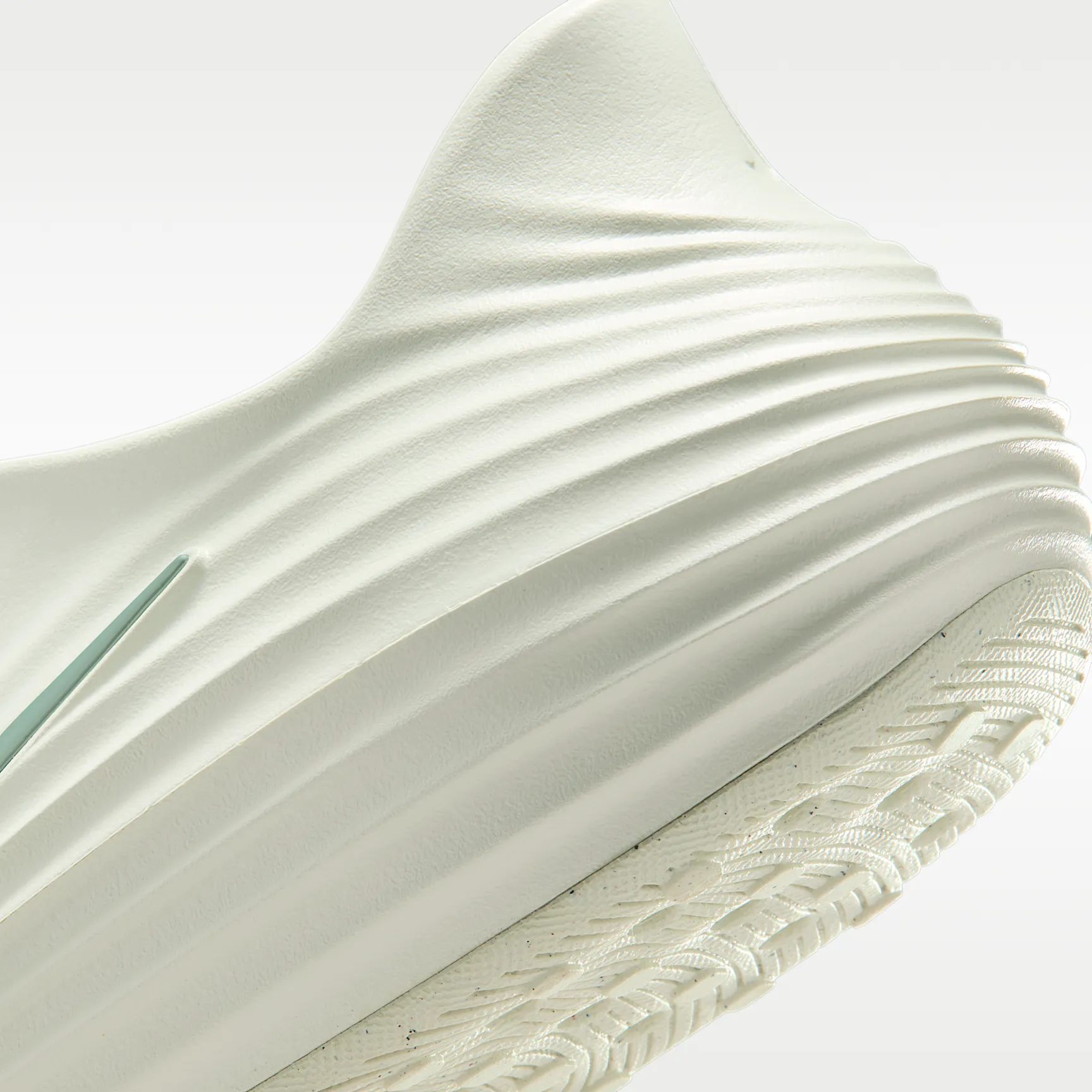 B1C4BA_Nike-ReactX-Rejuven8_SPRUCE-AURA-LIGHT-SILVER_HV5060-005_img7