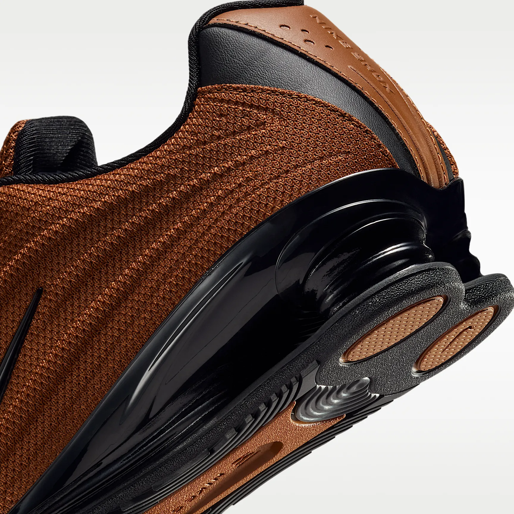 8D5033_Nike-Shox-Z-WMNS_LIGHT-BRITISH-TAN-BLACK_HQ7540-201_img7