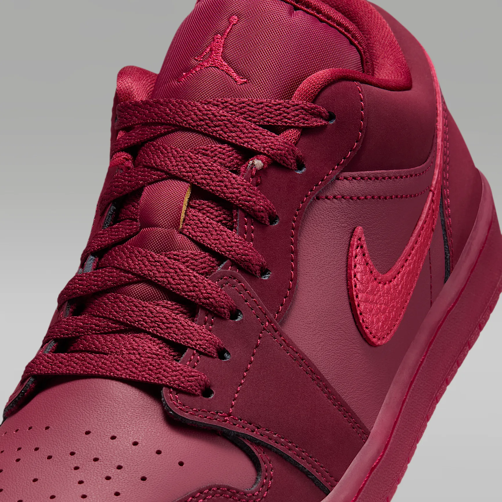 531421_Air-Jordan-1-Low-SE-WMNS_VALENRINE'S-DAY_IB7012-600_img6