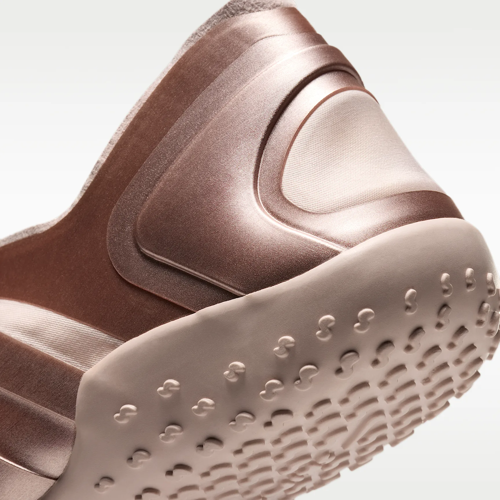 A48981_NikeSKIMS-Rift-Satin-WMNS_SILT-RED_IQ7158-600_img7